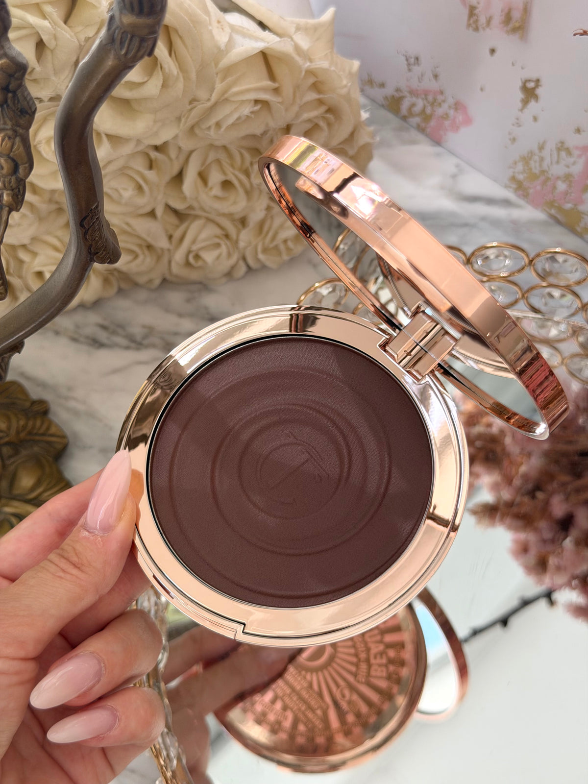 CHARLOTTE TILBURY Beautiful Skin Sun-Kissed Glow Bronzer (4)
Face & Body