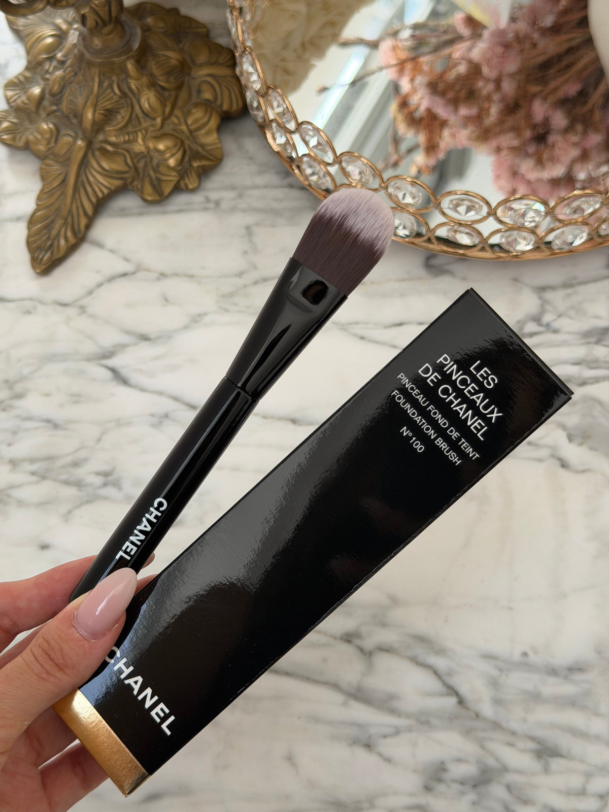 CHANEL Les Pinceaux De Chanel
Foundation Brush N°100