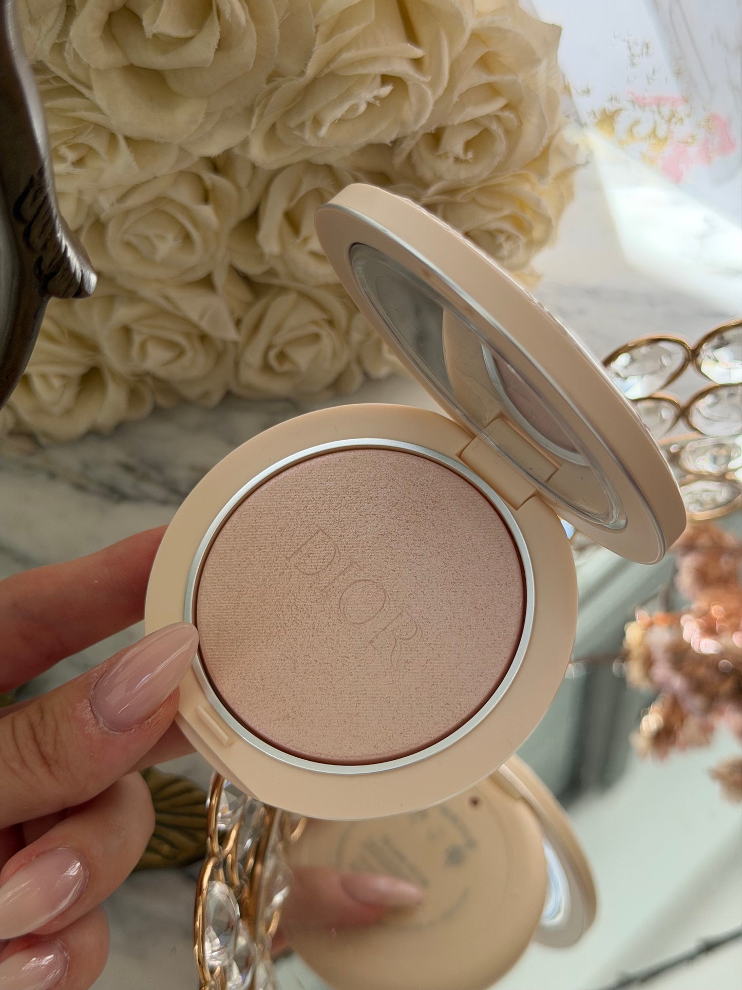 DIOR Forever Couture Luminizer (02)
Longwear Highlighter - 95%* Natural-Origin Pigments