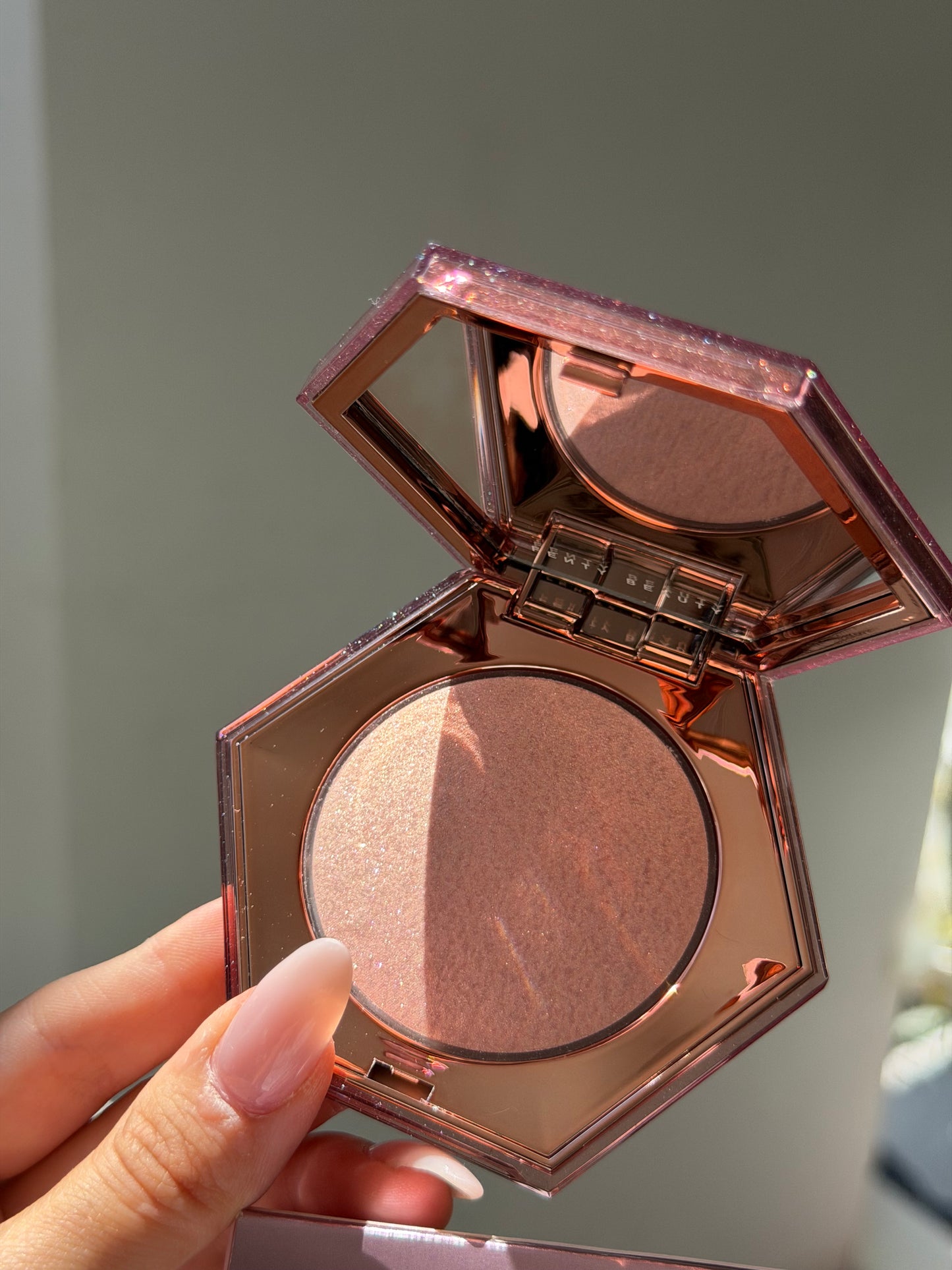 FENTY BEAUTY Diamond Bomb All-Over Diamond Veil Highlighter - Rosé Rave
