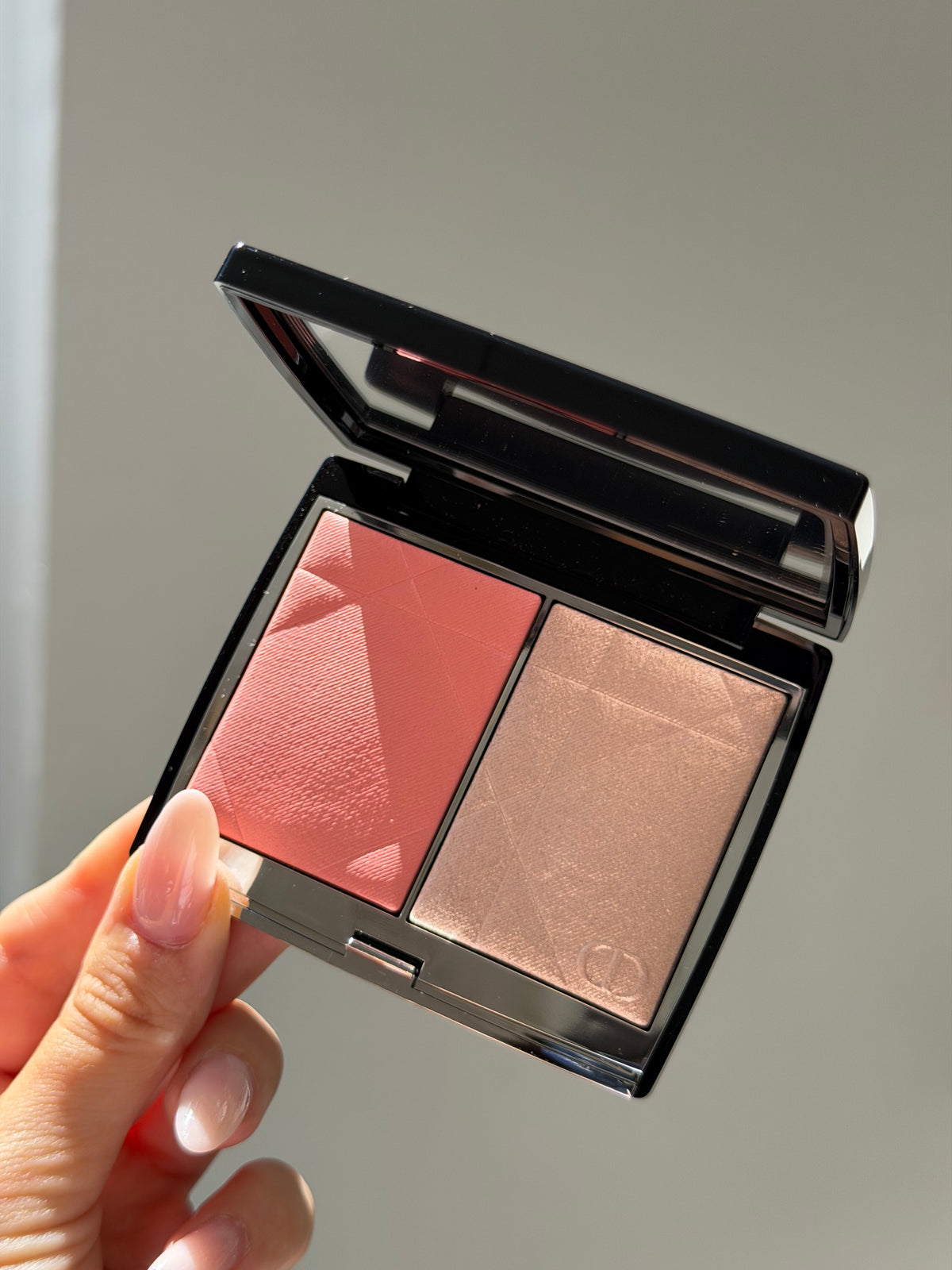 DIOR Rouge Blush Colour & Glow (257)
Multi-Use Face Palette – Color and Highlighter Duo