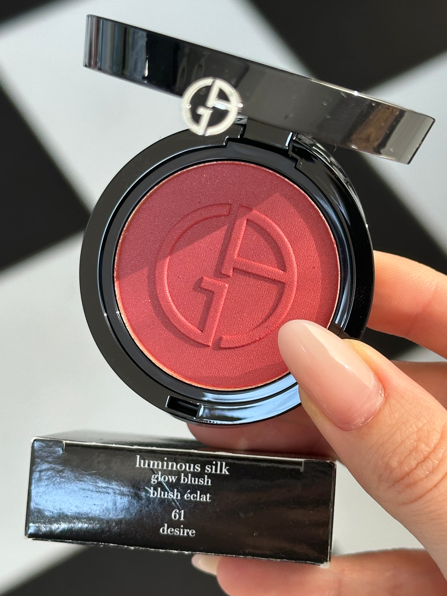ARMANI Luminous Silk Glow Blush
Powder Blush For Natural Color & Glow (61)