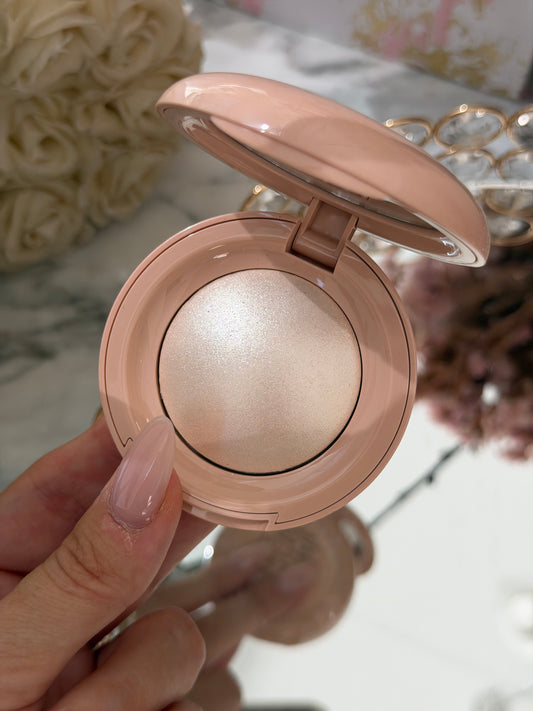 RARE BEAUTY Positive Light Silky Touch Highlighter - Enlighten