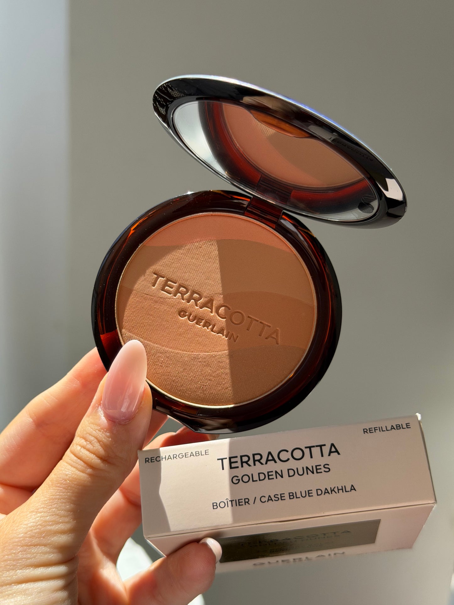 GUERLAIN Terracotta Golden Dunes
The Sun-Kissed Healthy Glow Powder Limited Edition - Case Blue Dakhla