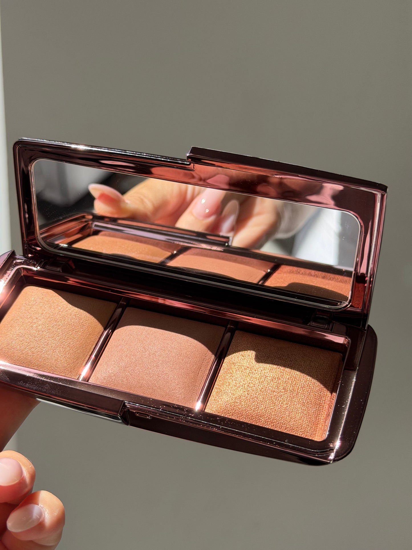 HOURGLASS Ambient Lighting Palette - Volume III