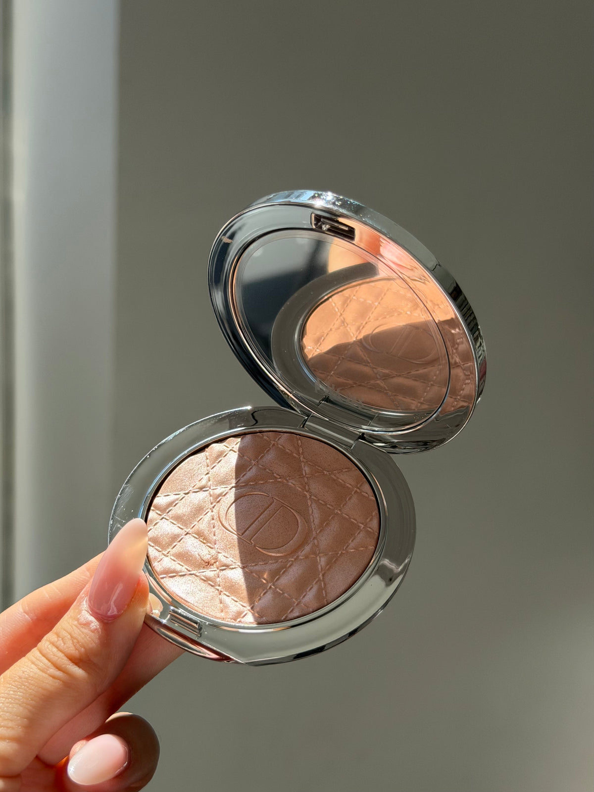 DIOR Forever Glow Luminizer - Illuminating Powder For Face (02)