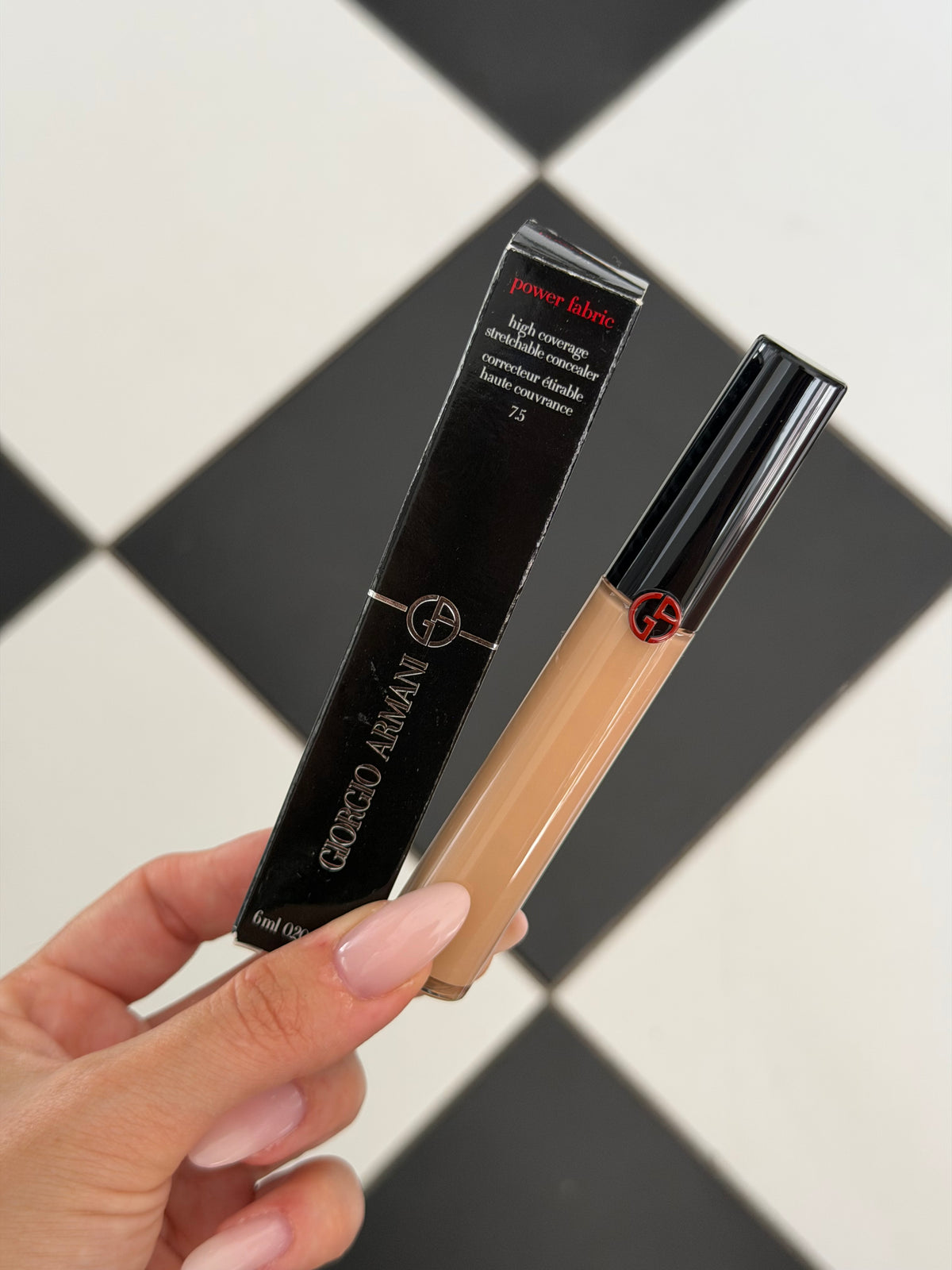 ARMANI Beauty
Power Fabric + Longwear Matte Multi-Retouch Concealer (7.5)