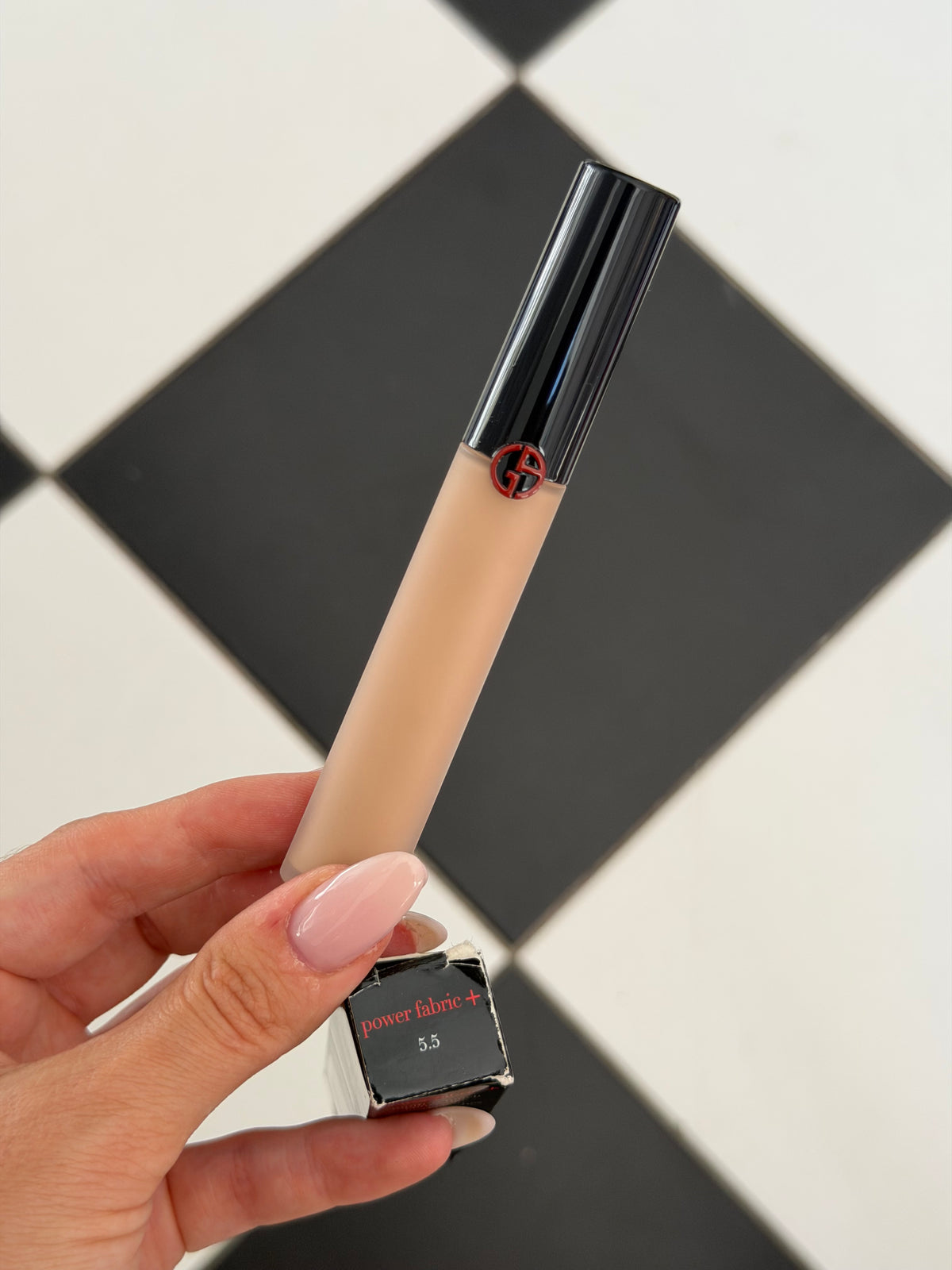 ARMANI Beauty
Power Fabric + Longwear Matte Multi-Retouch Concealer (5.5)