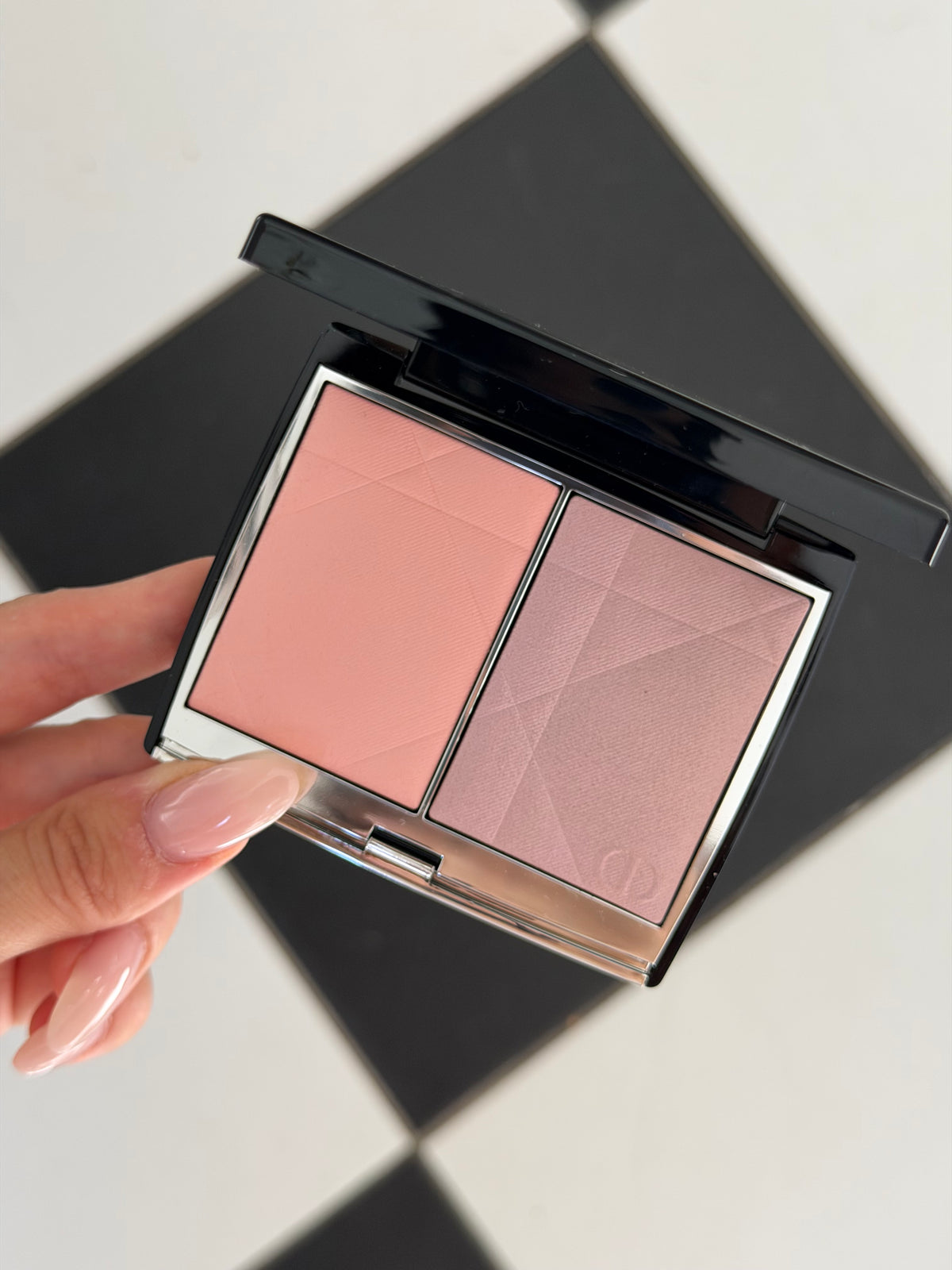 DIOR Rouge Blush Colour & Glow (287)
Multi-Use Face Palette – Color and Highlighter Duo
