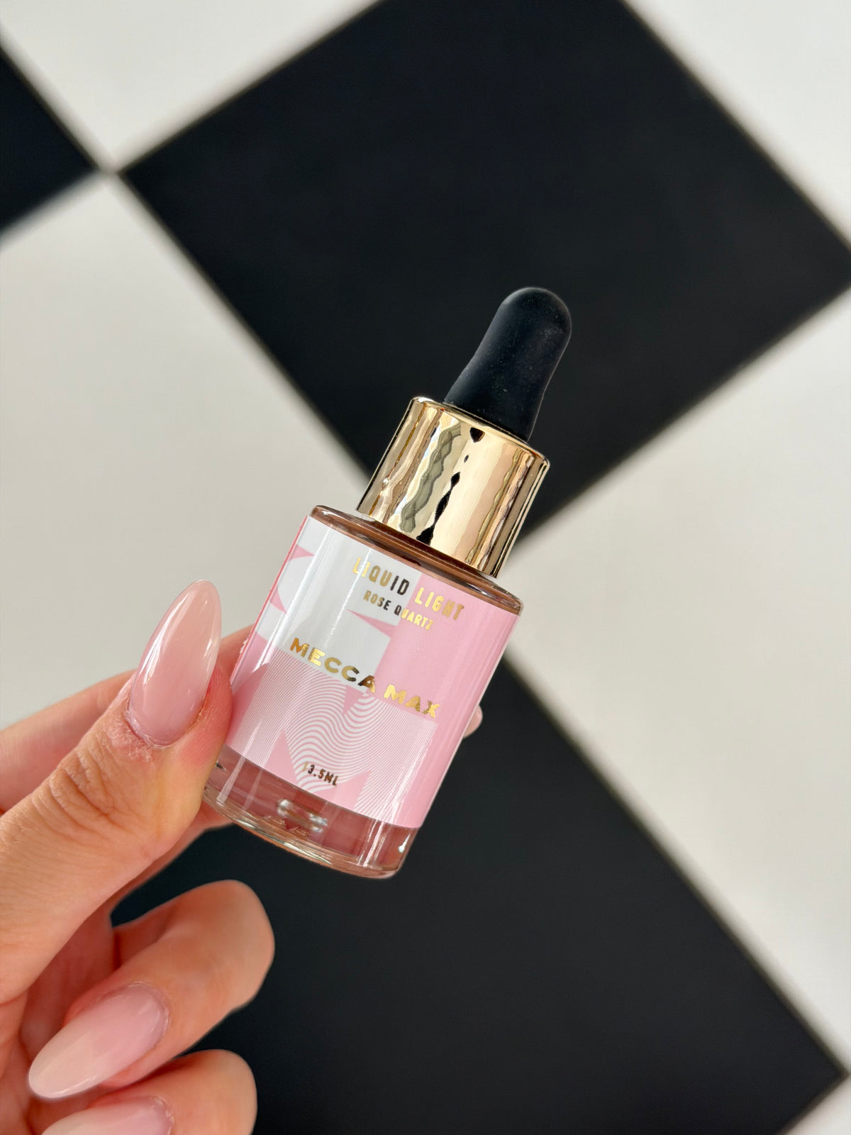 MECCA MAXIMA Liquid Light Highlighter - Rose Quartz