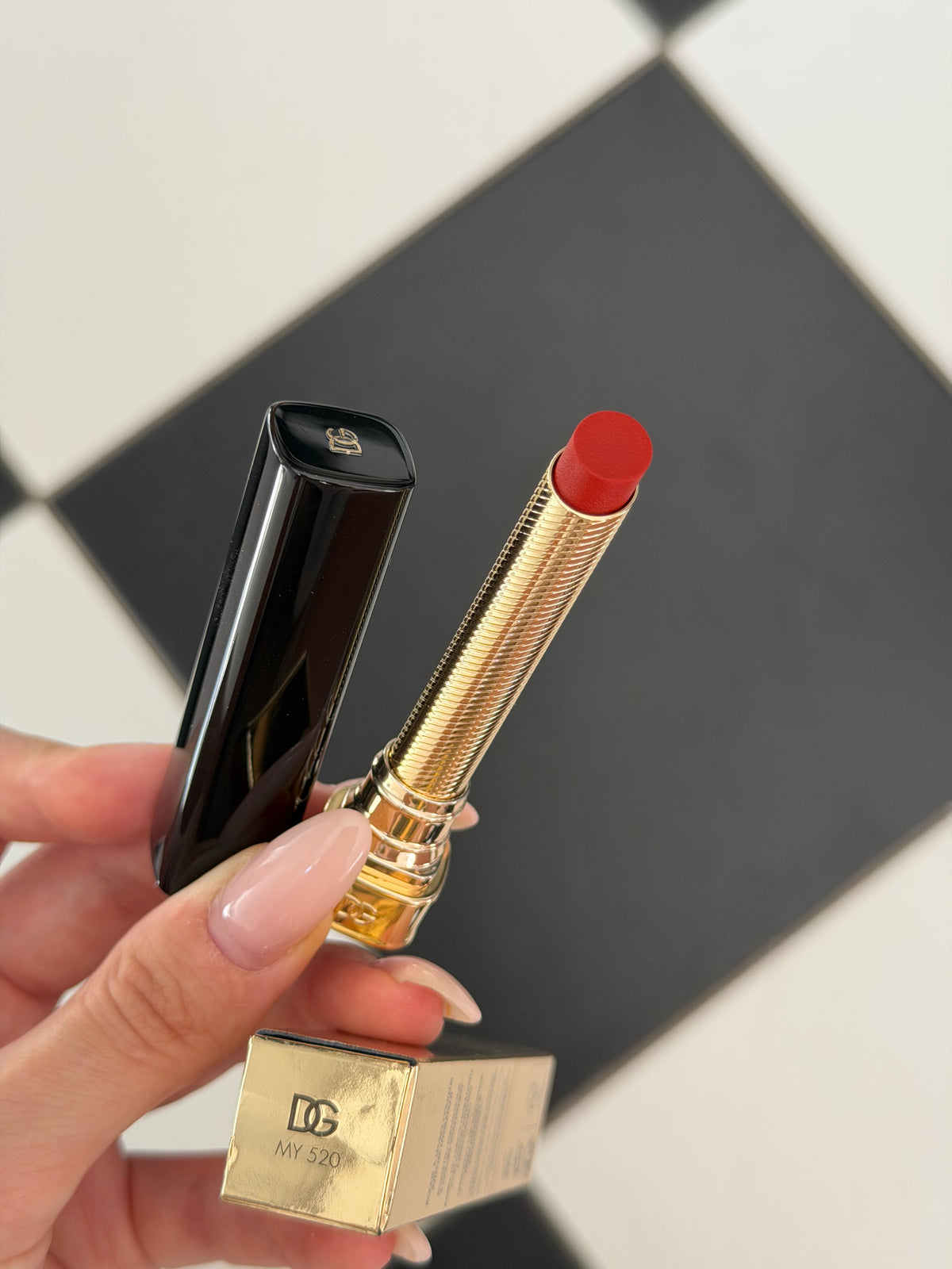 DOLCE&GABBANA My Comfy Matte Lipstick - My 520
Instant Rich Color & Hydration Lip Stylo