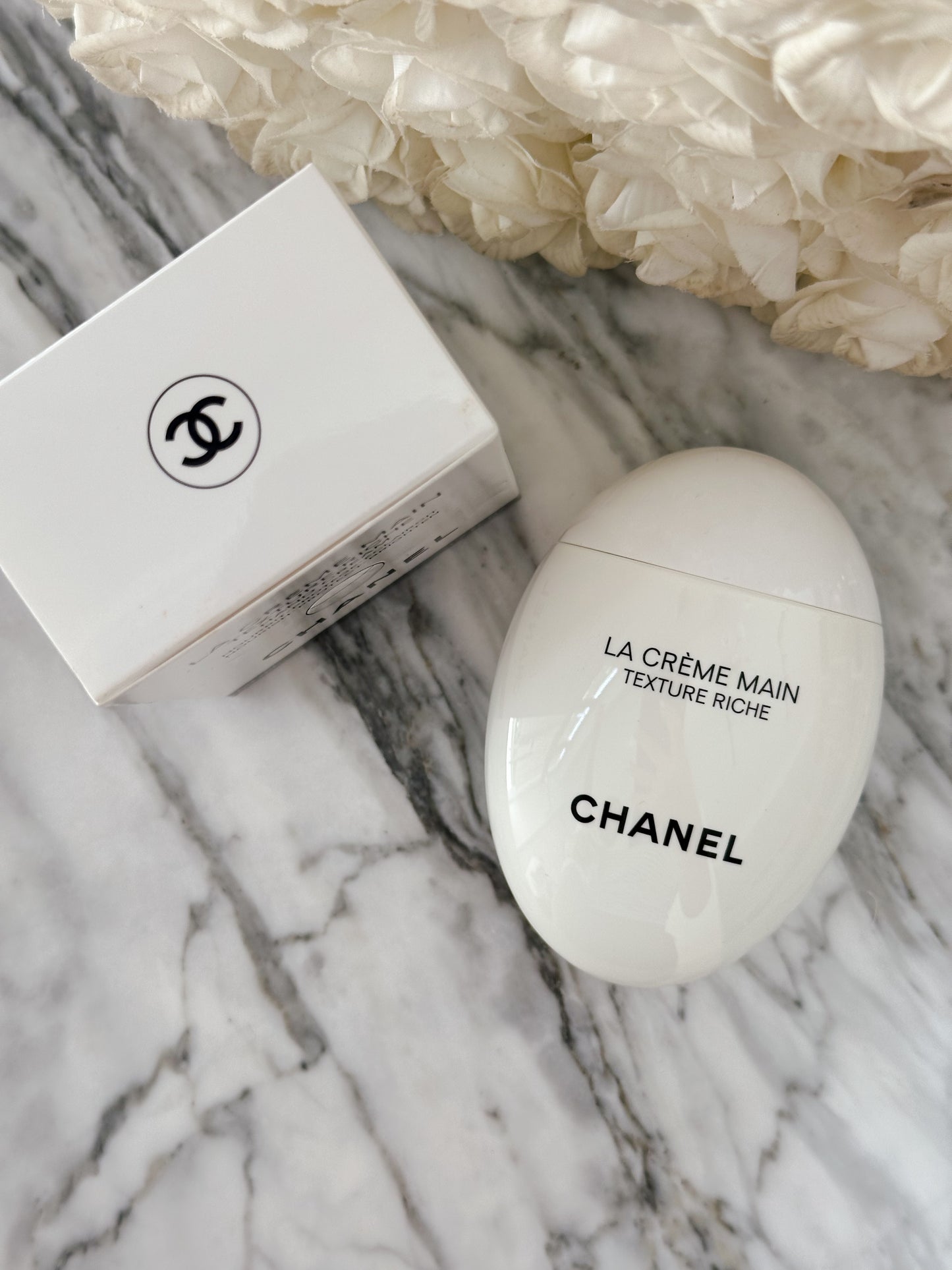 CHANEL La Crème Main Texture Riche
Hand Cream Nourish-Protect-Illuminate