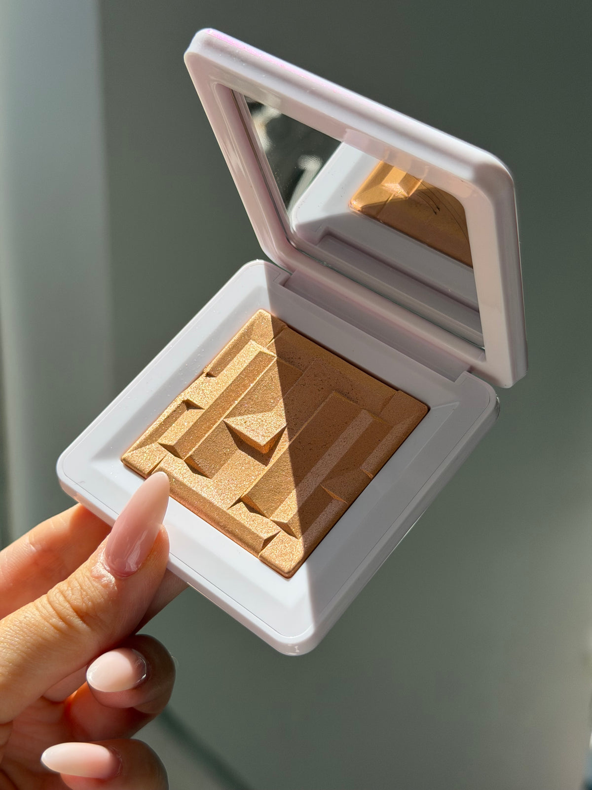 HAUS LABS By Lady Gaga
Bio-Radiant™ Gel-Powder Highlighter - Bronzed Gold