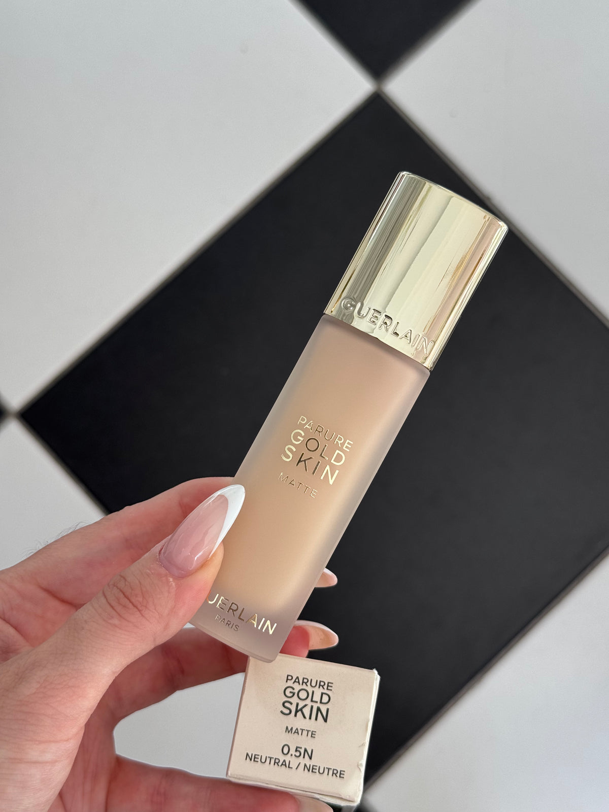 GUERLAIN
Parure Gold Skin Matte (0.5N)
No-Transfer High Perfection Foundation - 24H Care & Wear SPF15