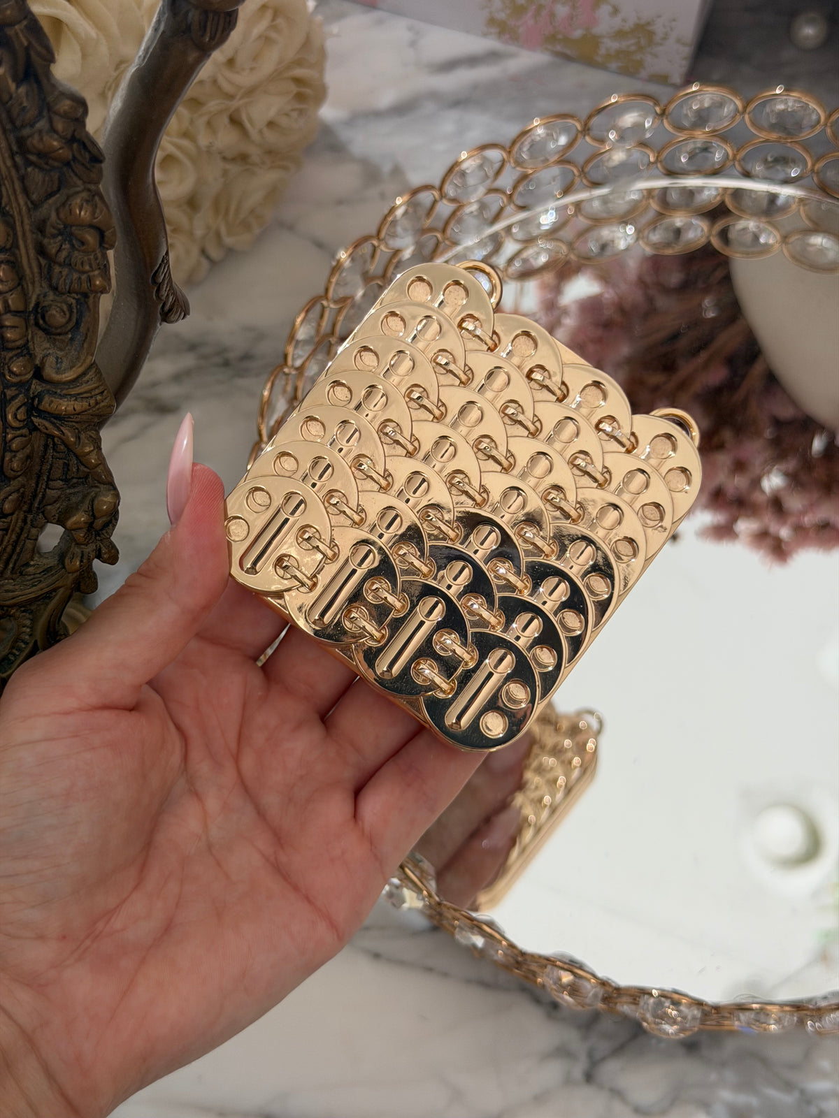 PACO RABANNE 1969 Makeup Clutch
Ultra-Shiny, All-Over Luminizer, Second Skin Comfort