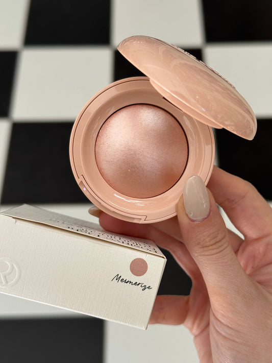 RARE BEAUTY Positive Light Silky Touch Highlighter - Mesmerize