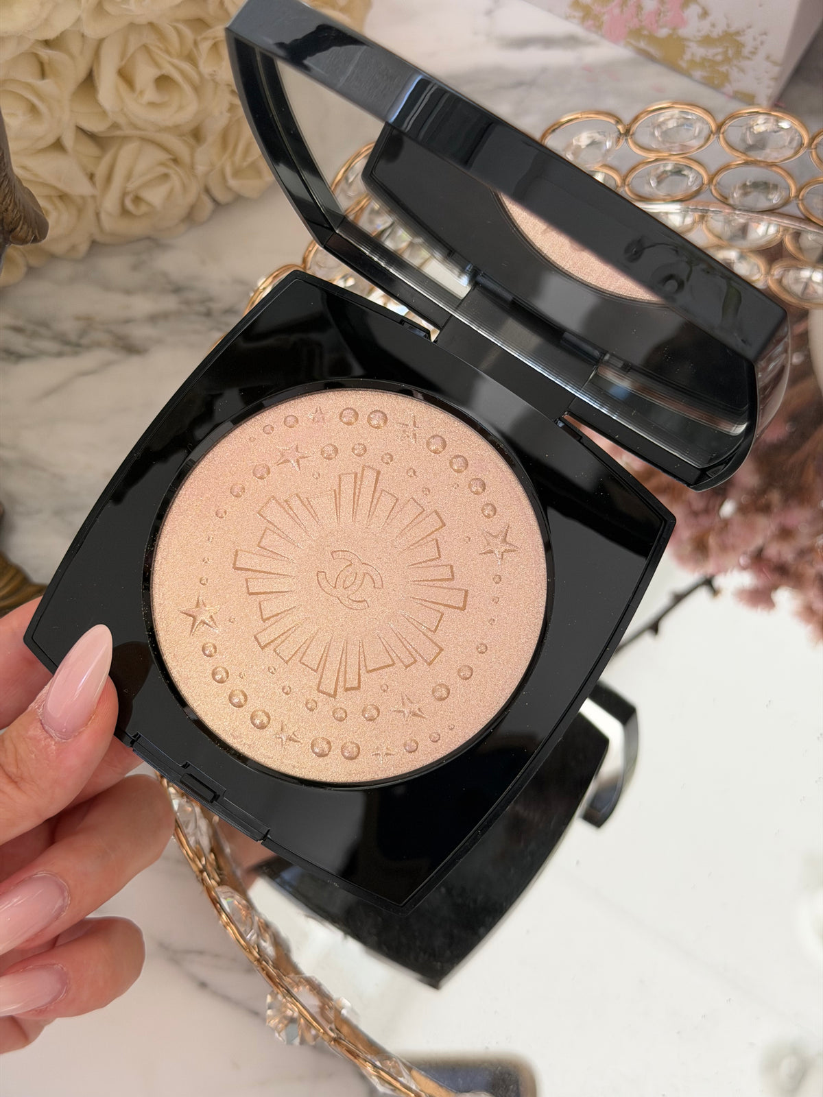 CHANEL Diamond Dust
Oversize Illuminating Powder