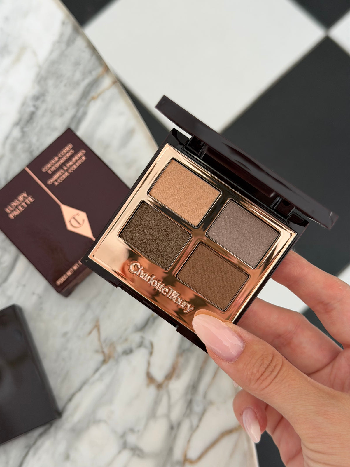 CHARLOTTE TILBURY Luxury Palette - 
The Golden Goddess