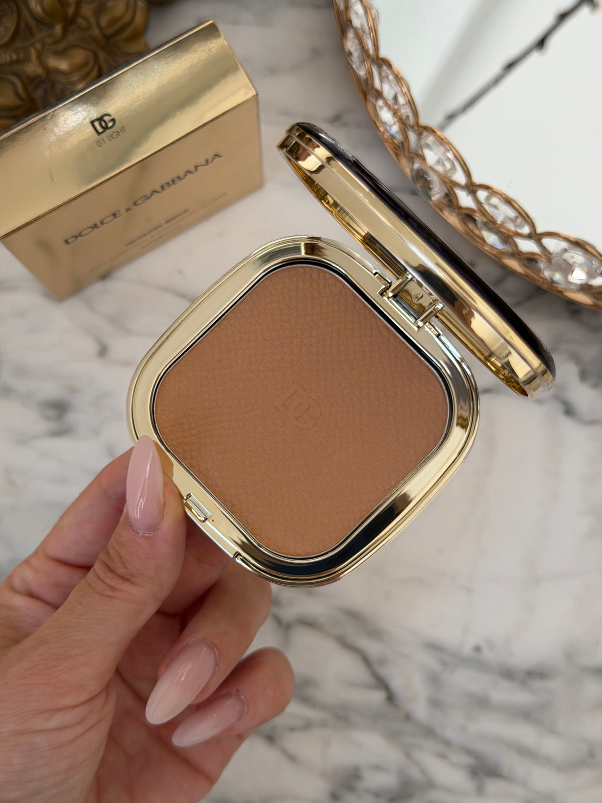 DOLCE&GABBANA Face&Eyes Match
Lasting Bronzer & Eyeshadow Powder (01)
