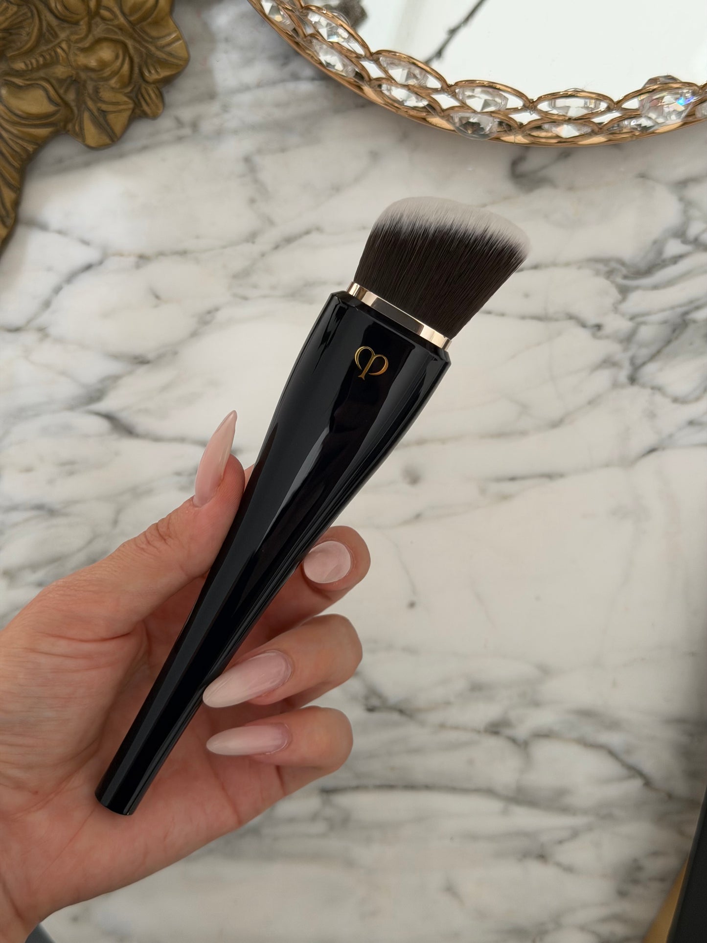 CLÉ DE PEAU BEAUTÉ Light Coverage Foundation Brush