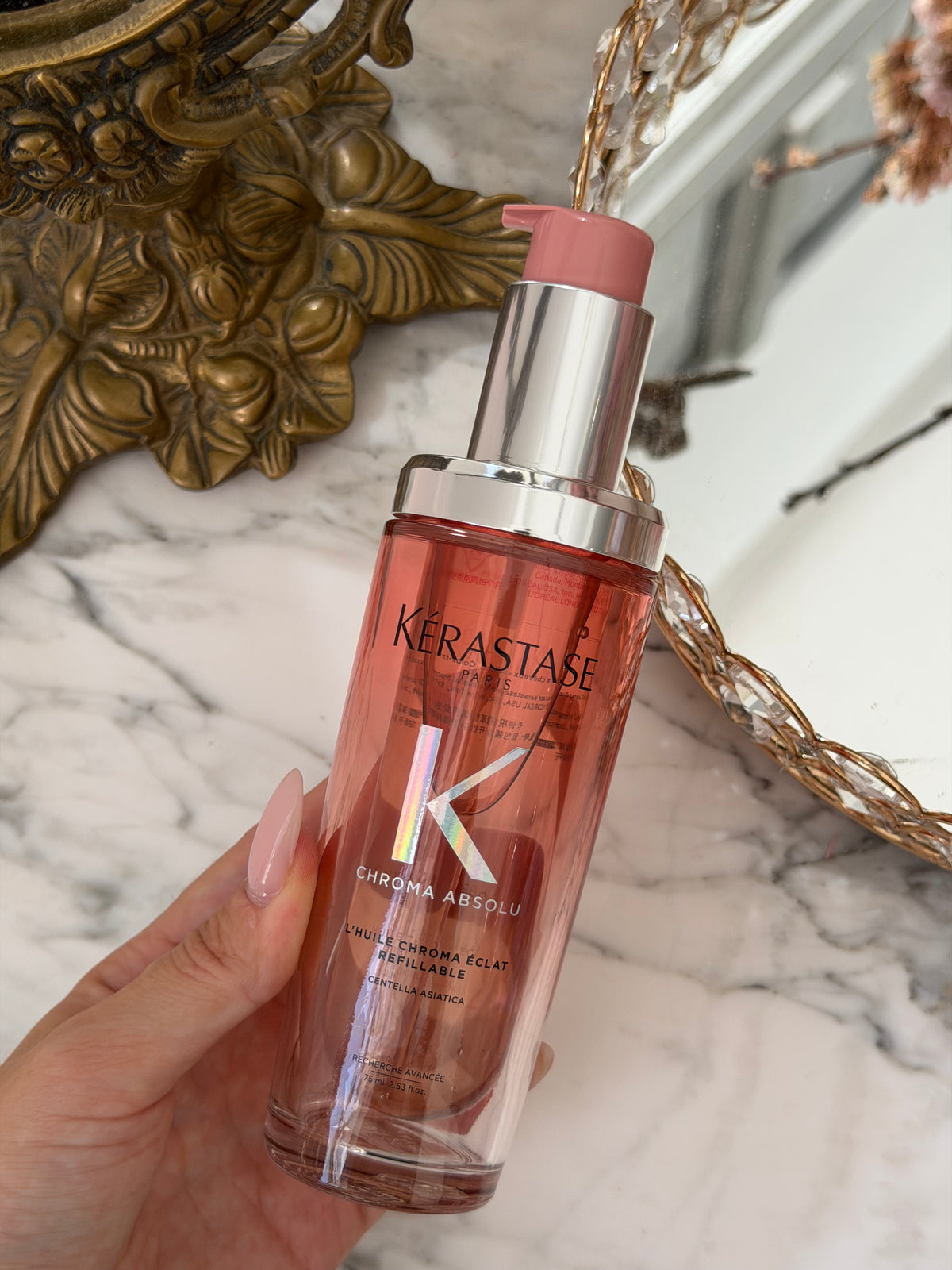 KÉRASTASE Chroma Absolu
L’Huile Chroma Éclat
Radiance Sublimating Hair Oil