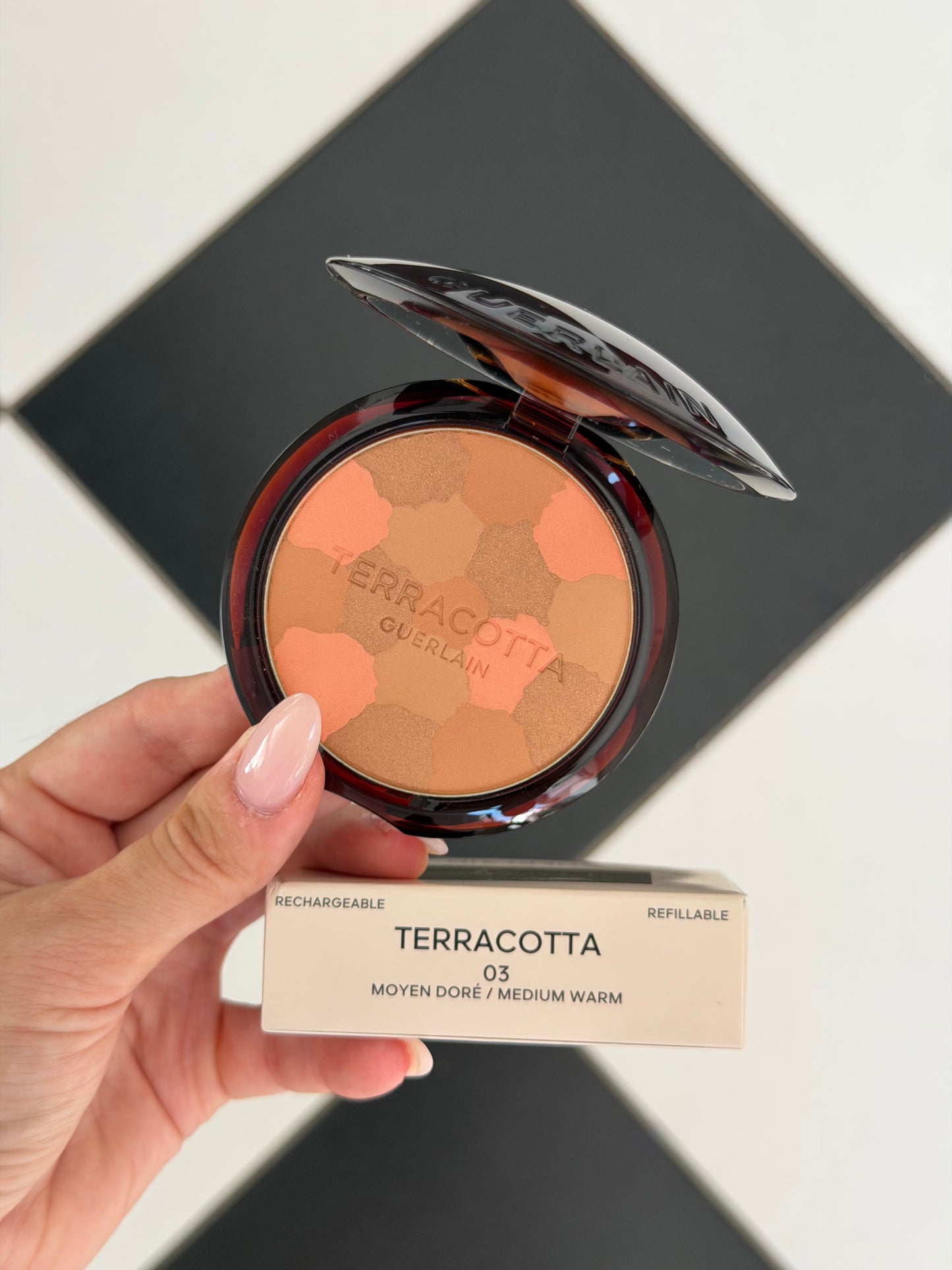 GUERLAIN Terracotta Light The Sun-Kissed Natural Healthy Glow Powder (03)
Soft & Blushing Long-Lasting