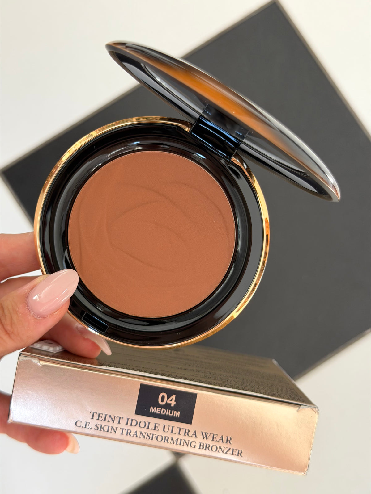 LANCOME Teint Idole Ultra Wear C.E Skin Transforming Bronzer (04)