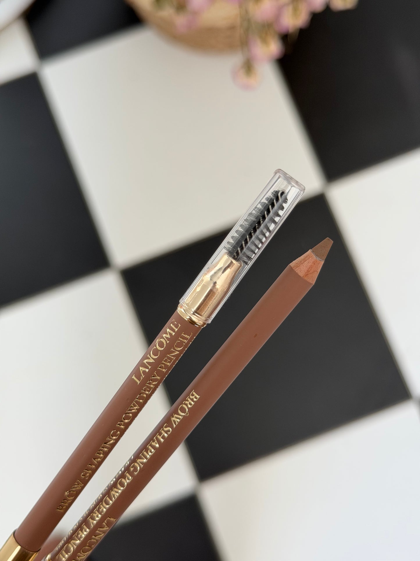 LANCÔME Brow Shaping Powdery Pencil (02)
Defined & Natural