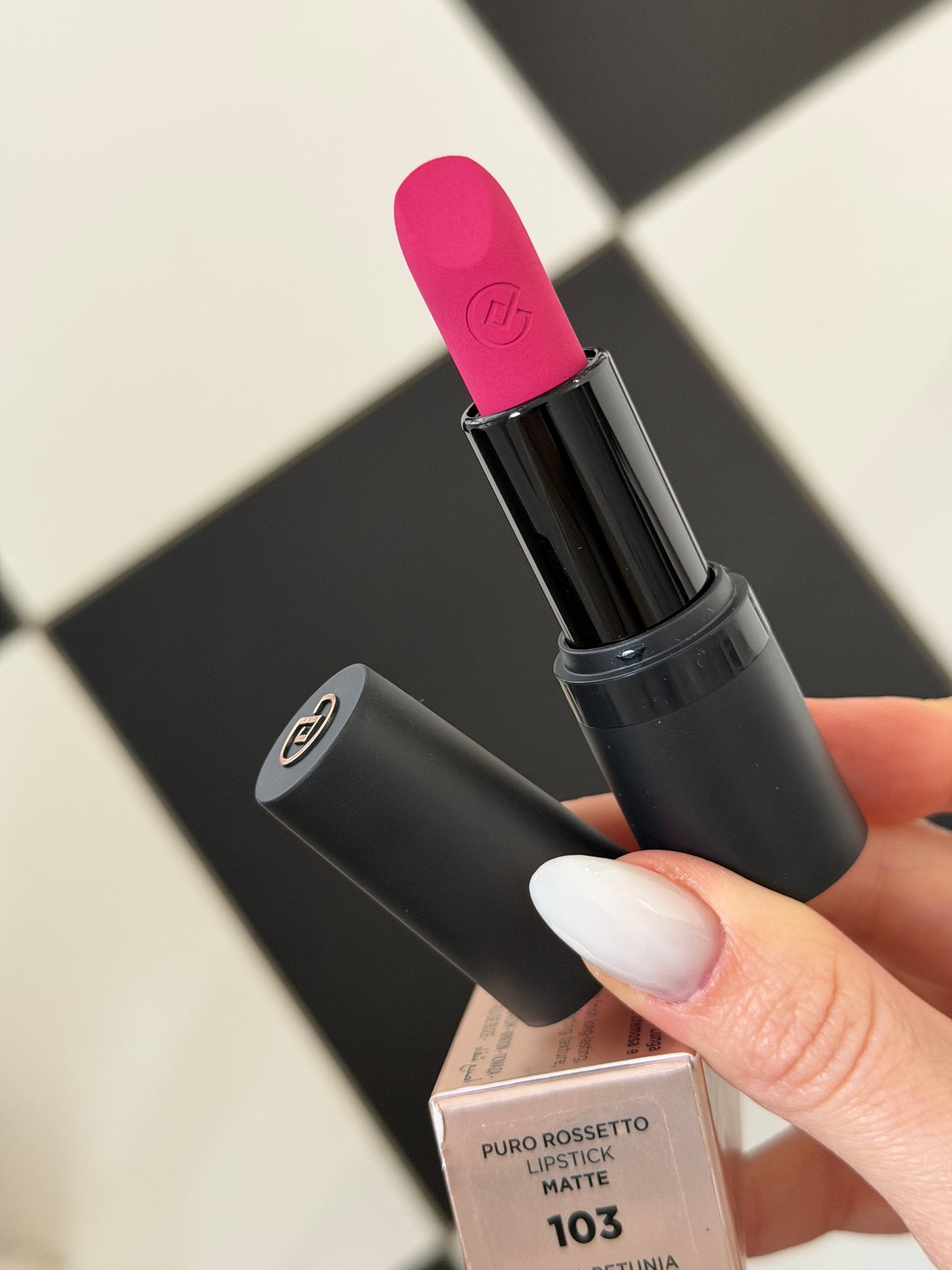 COLLISTAR
Puro Matte Lipstick (103)
Hydrated Lips With a Long-Lasting Matte Finish