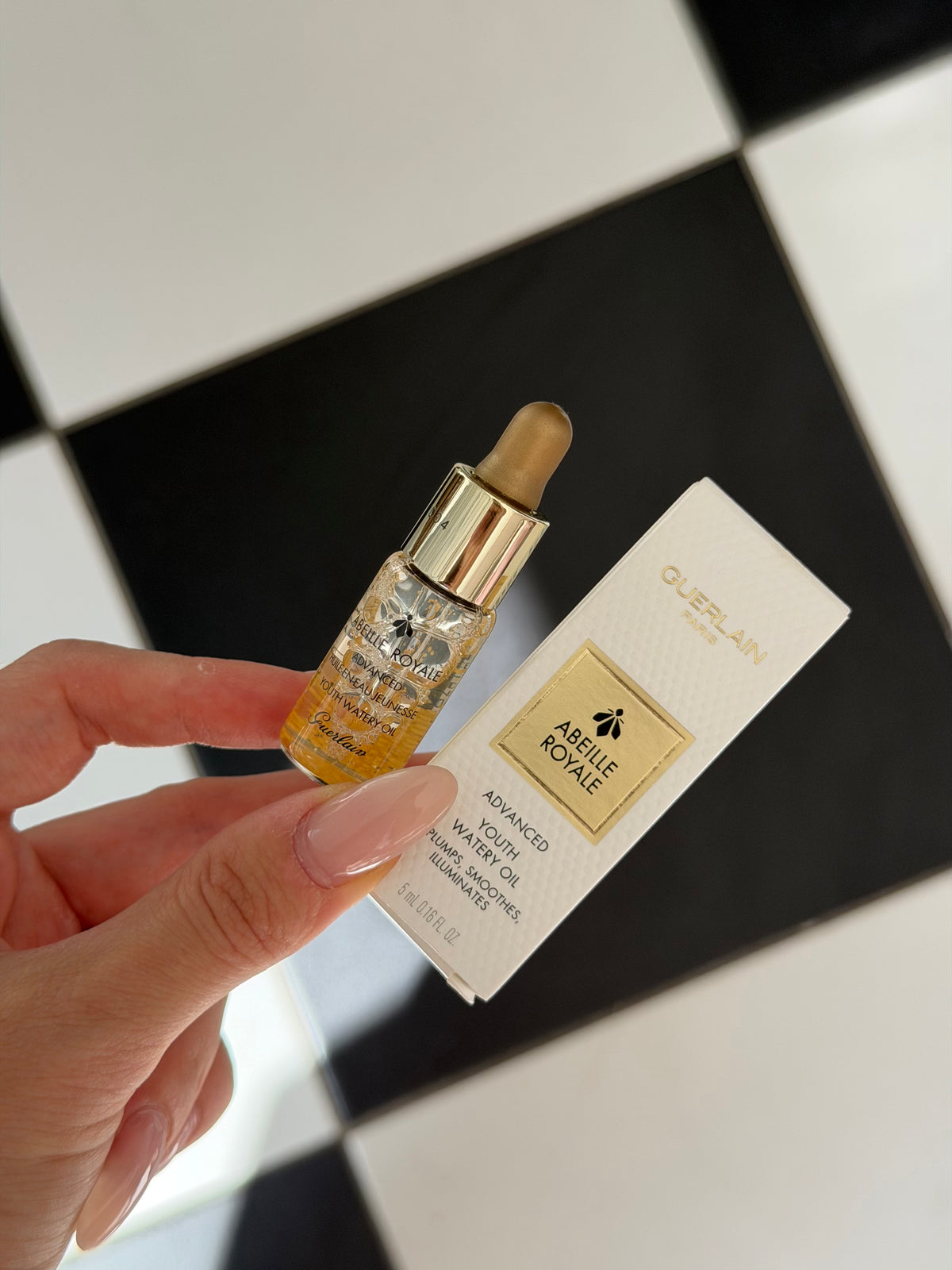 GUERLAIN Abeille Royale
Advanced Youth Watery Oil
Replumps, Smoothes, Illuminates all Skin Types