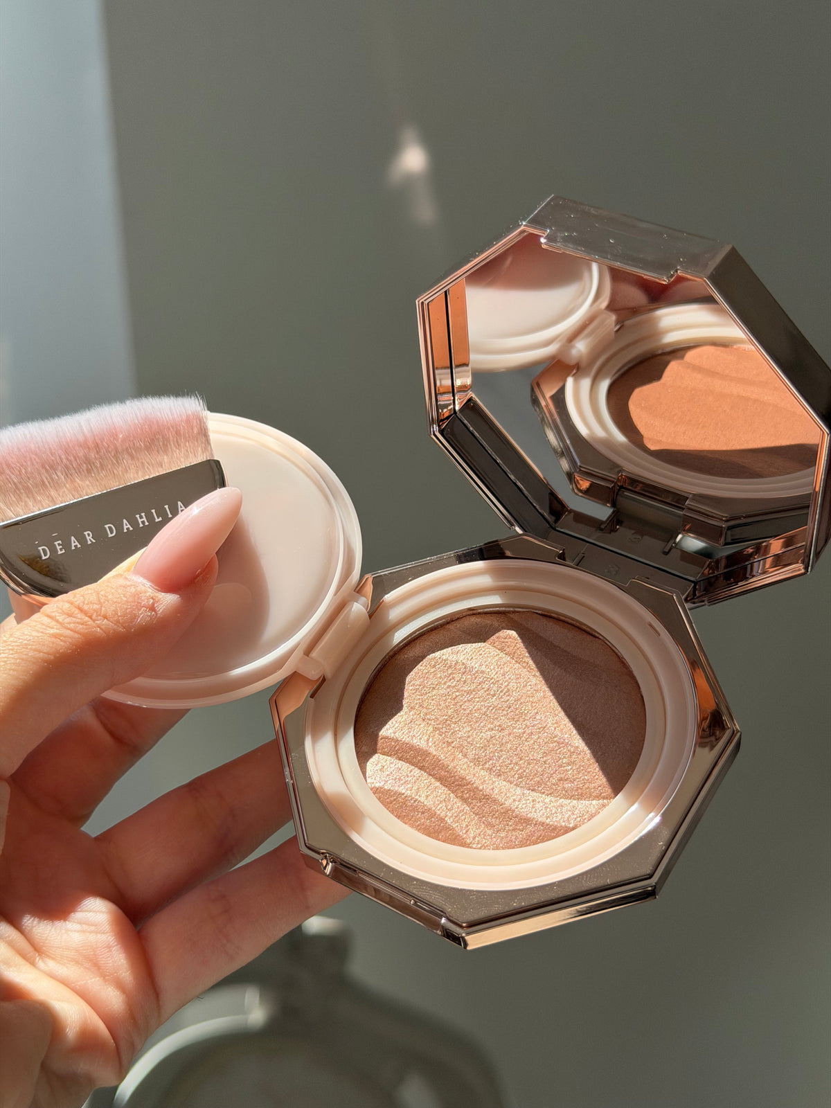 DEAR DAHLIA Blooming Edition
Endless Glow Illuminator - Highlighter