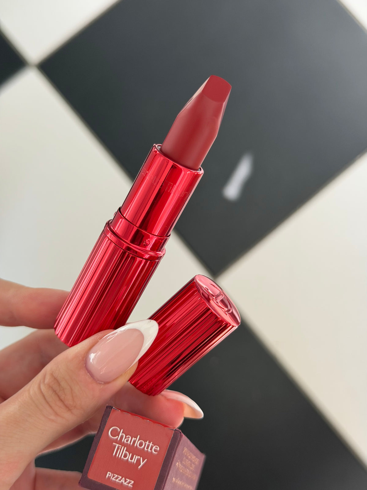CHARLOTTE TILBURY Matte Revolution Lipstick - Pizzazz