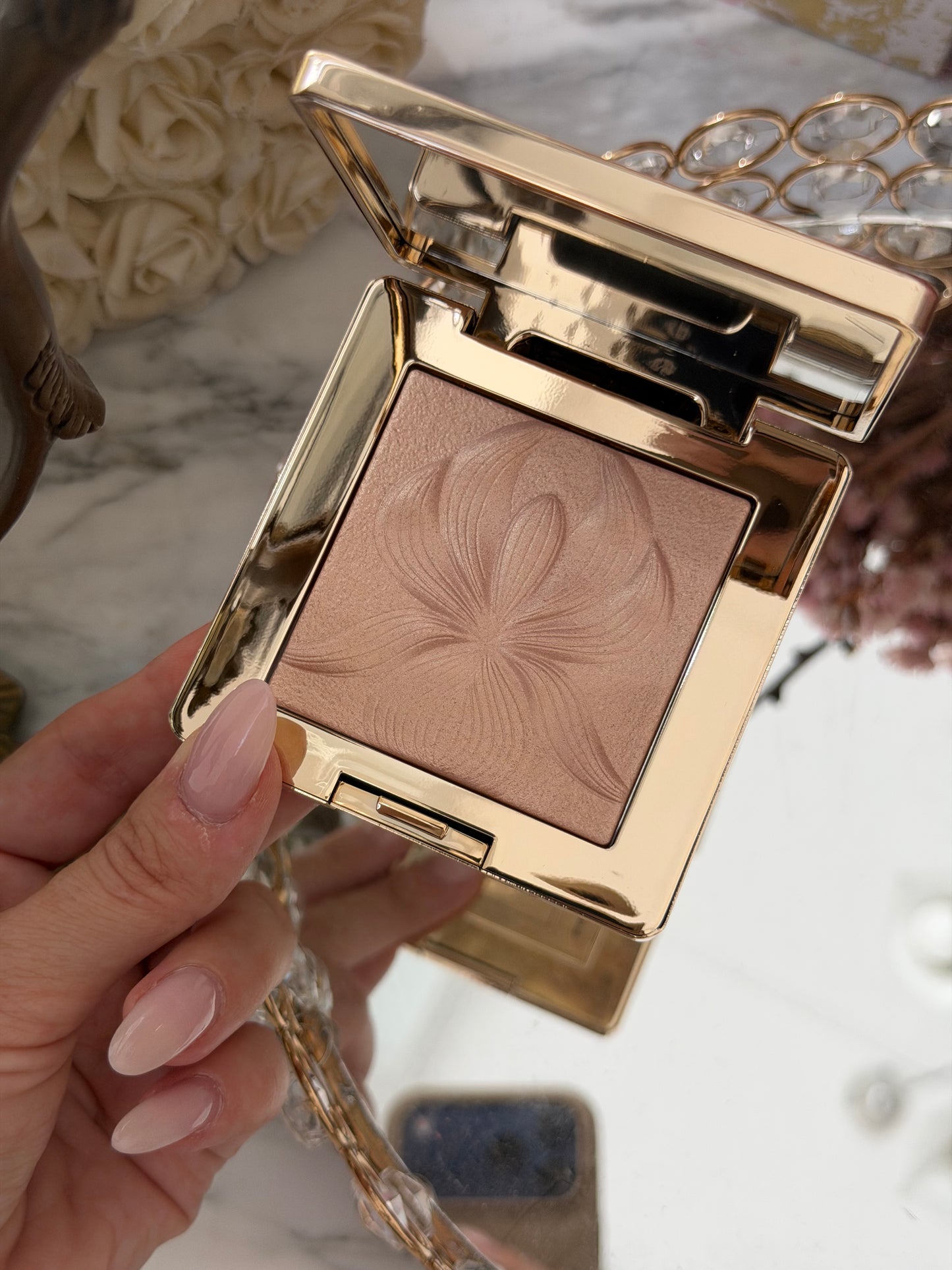 SISLEY L'Orchidée
Highlighter Illuminating Powder Gel