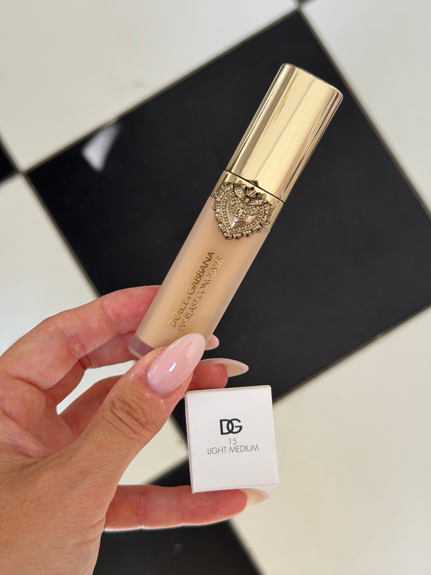 DOLCE&GABBANA Everlast Concealer 
24H Wear Crease-Proof Hydrating (15)