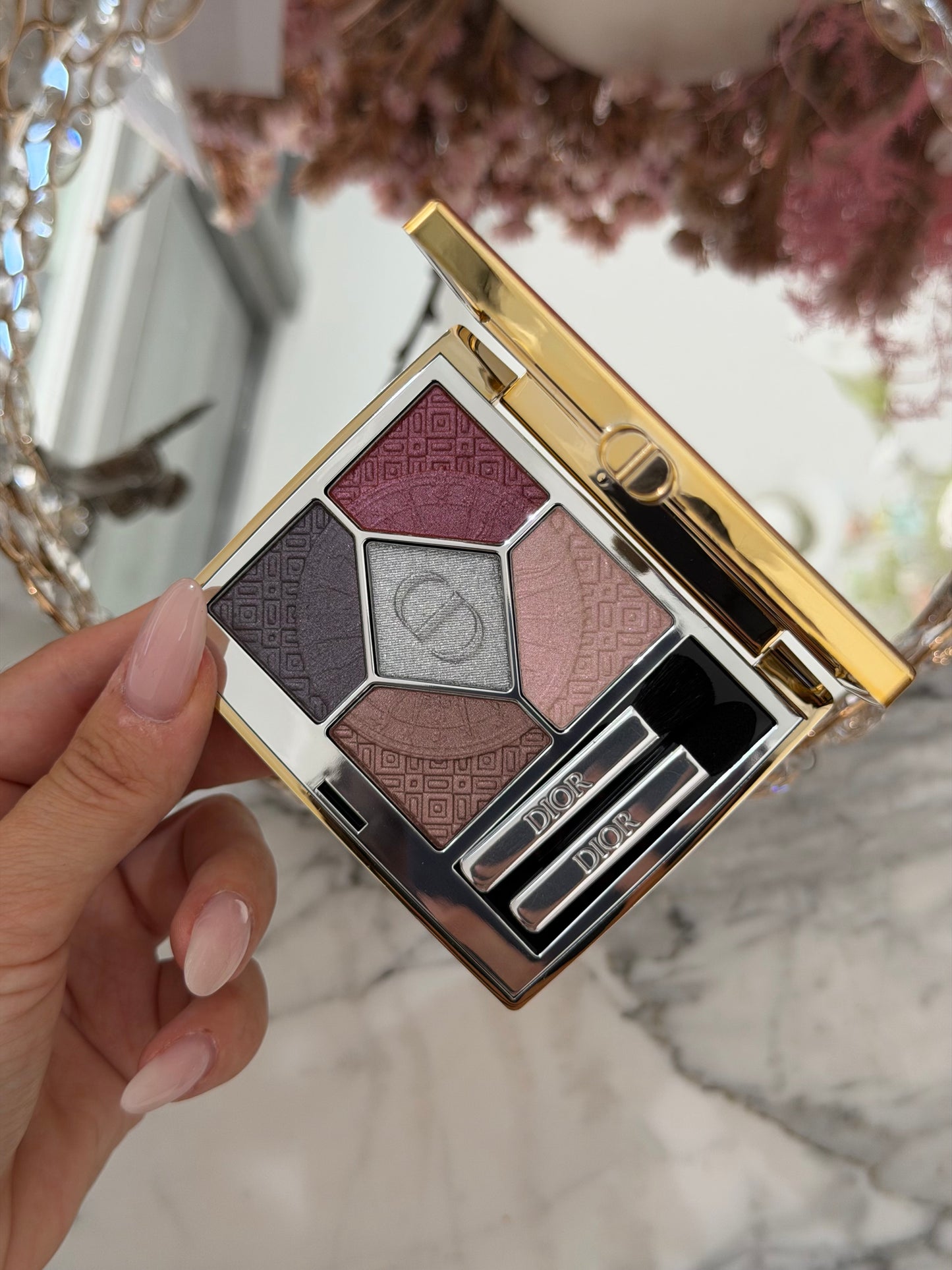 DIOR Diorshow 5 Couleurs - Limited Edition (863)
High-Color Eyeshadow Wardrobe - Longwear Creamy Powder Palette