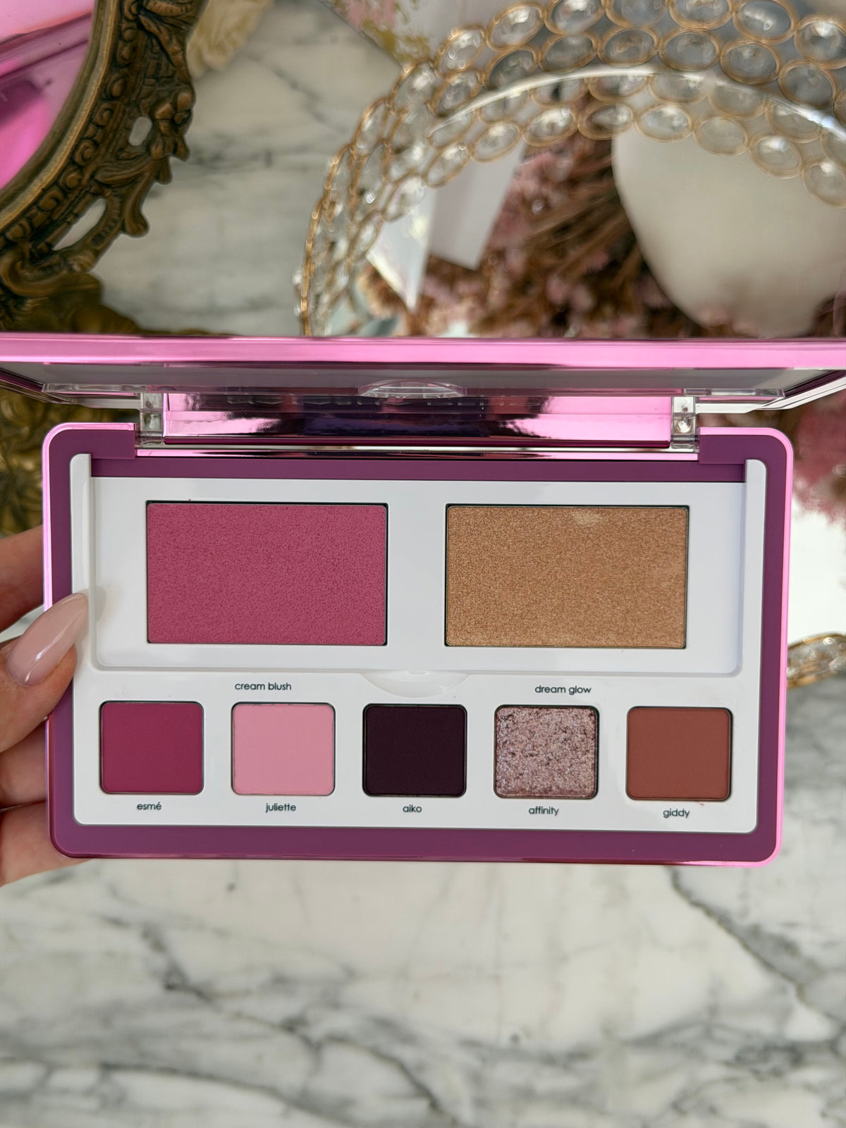 NATASHA DENONA Love Face Palette
Eye & Cheek Essential