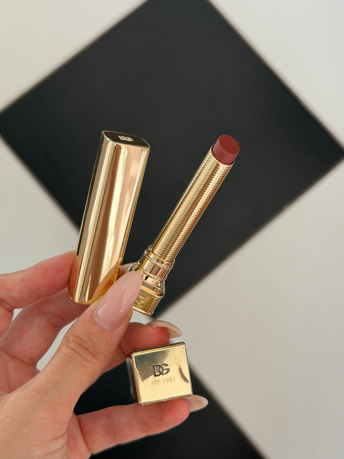 DOLCE&GABBANA My Sculpt Satin
Lasting Color & Hydration Lipstick Stylo - MY 1981