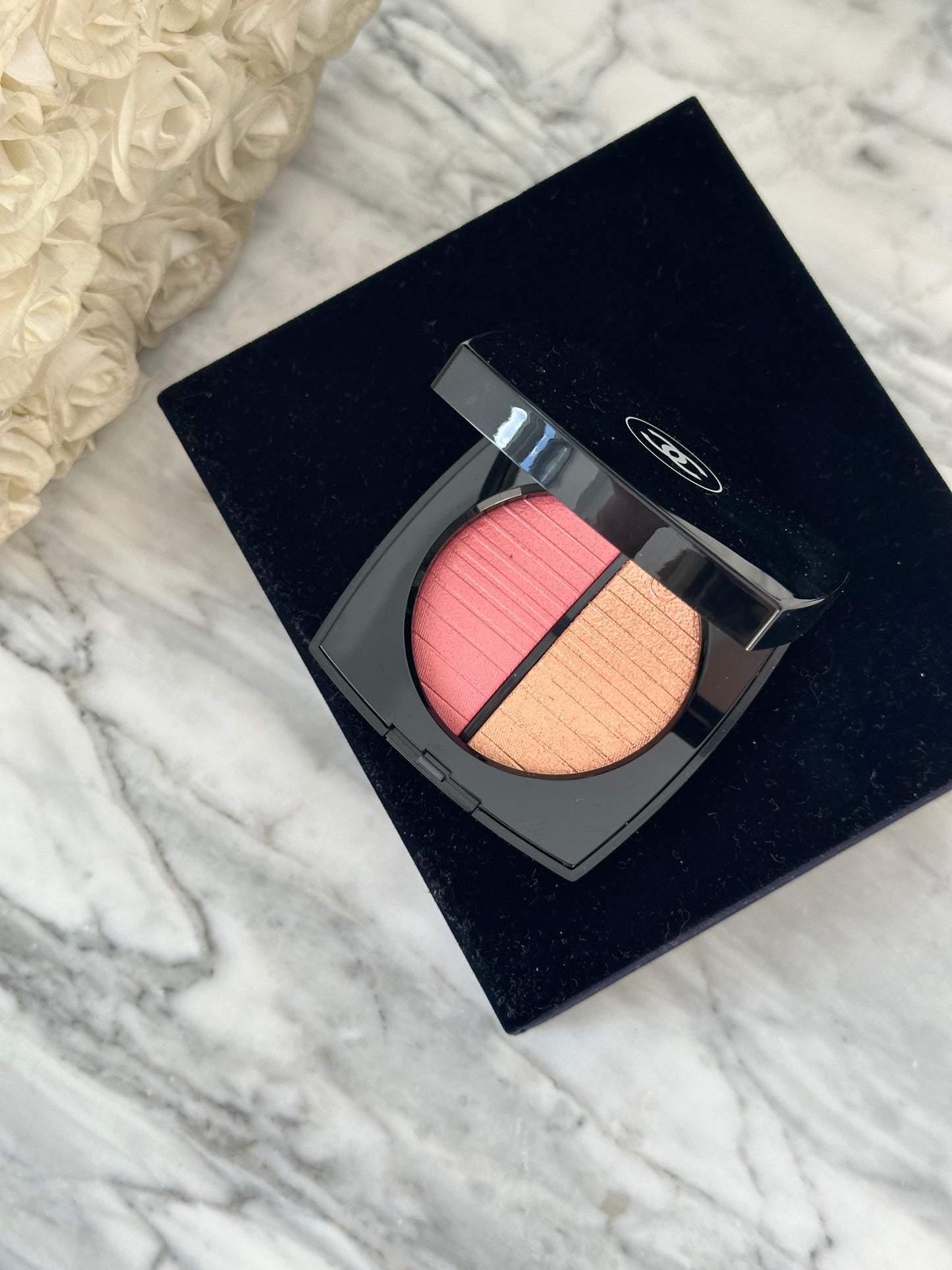 CHANEL Les Beiges
Healthy Golden Glow Powder