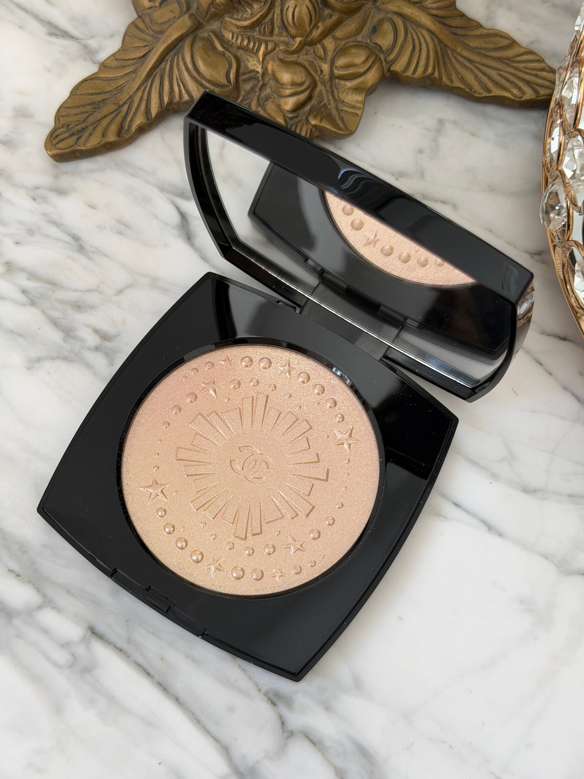 CHANEL Diamond Dust
Oversize Illuminating Powder