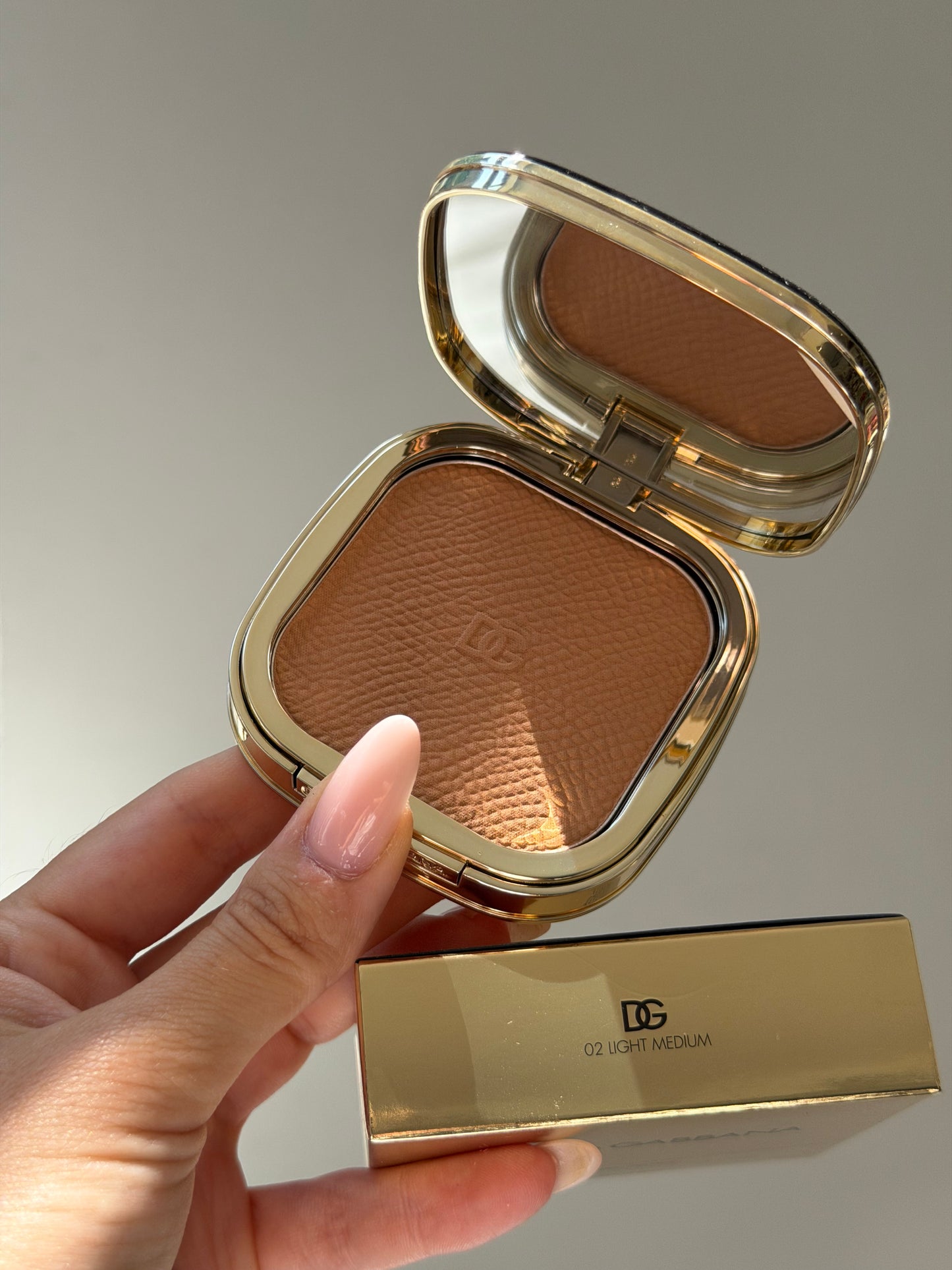DOLCE&GABBANA Face&Eyes Match
Lasting Bronzer & Eyeshadow Powder (02)