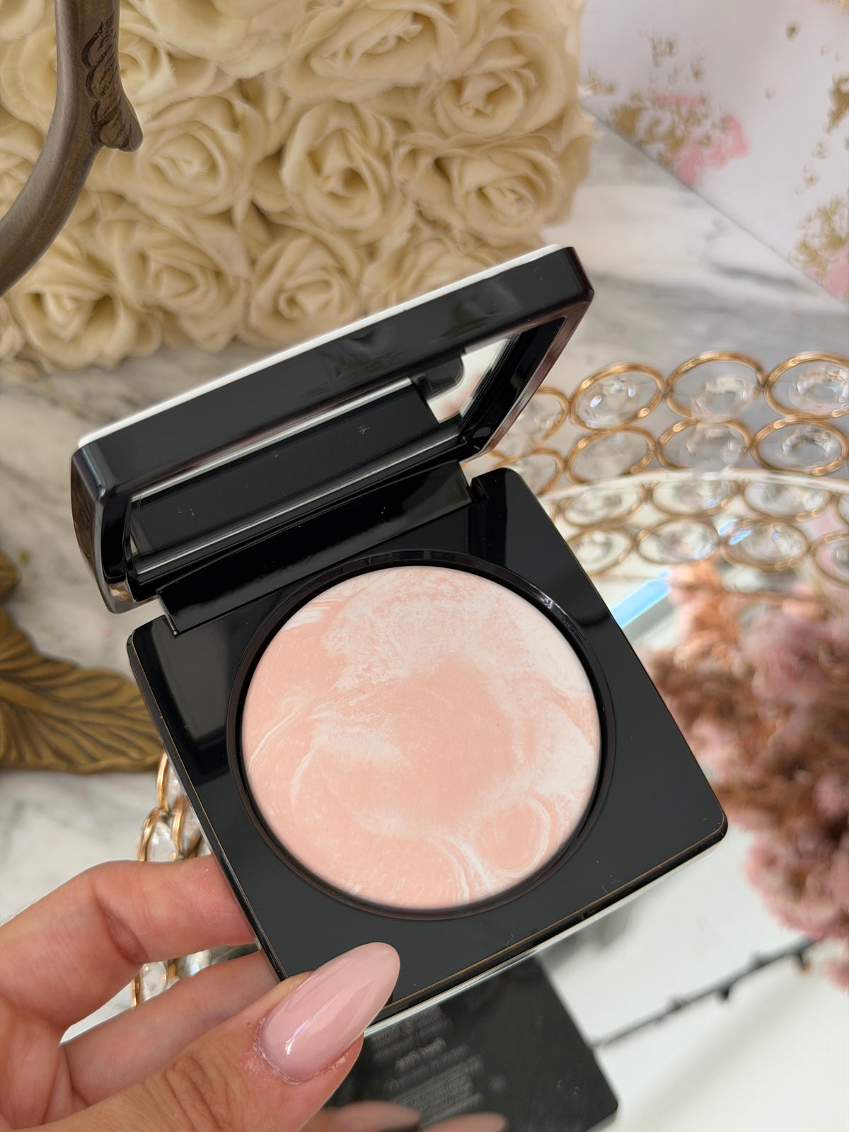 BOBBI BROWN
Sheer Finish Blurring Powder - Pearl Pink