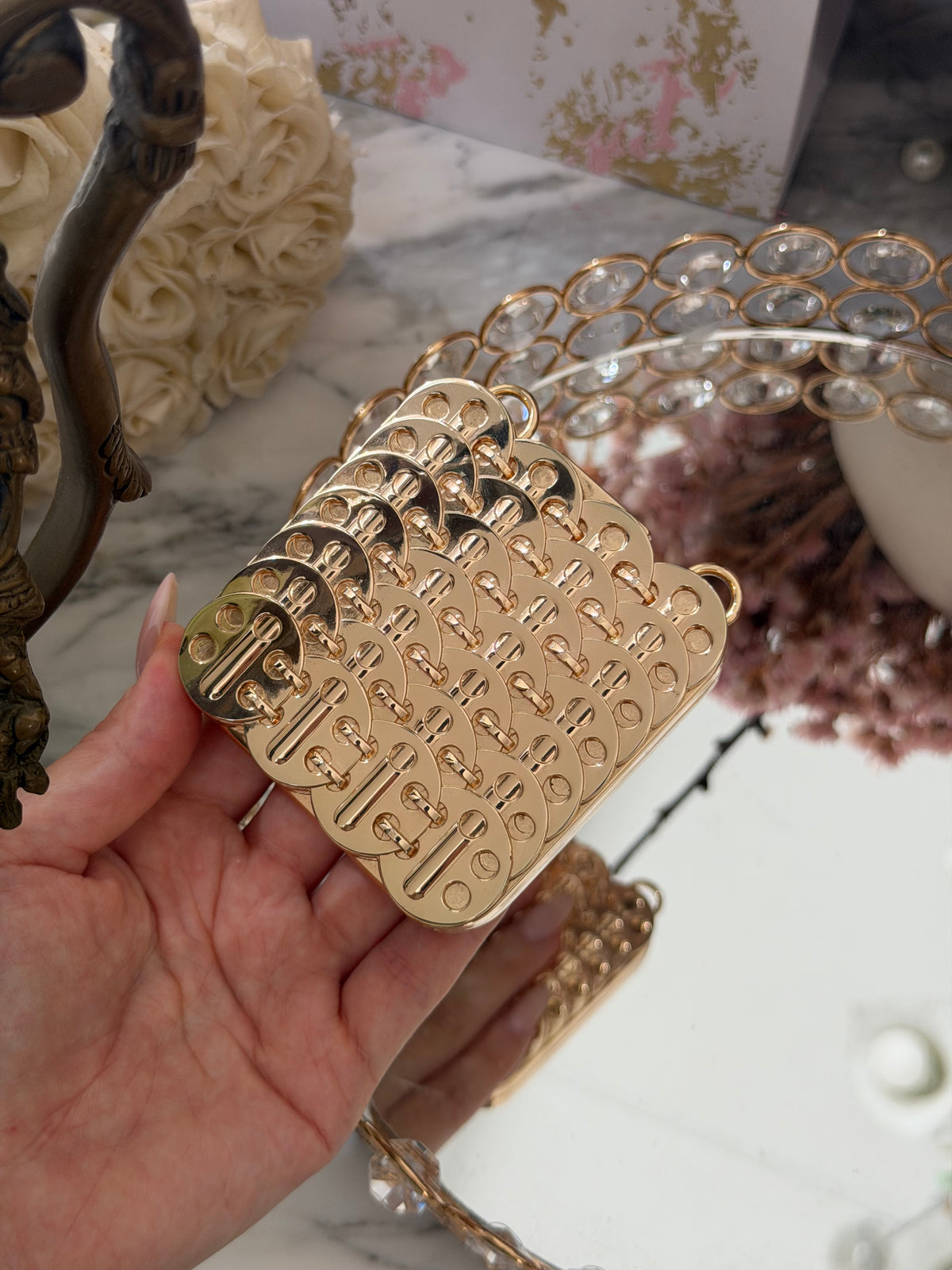 PACO RABANNE 1969 Makeup Clutch
Ultra-Shiny, All-Over Luminizer, Second Skin Comfort