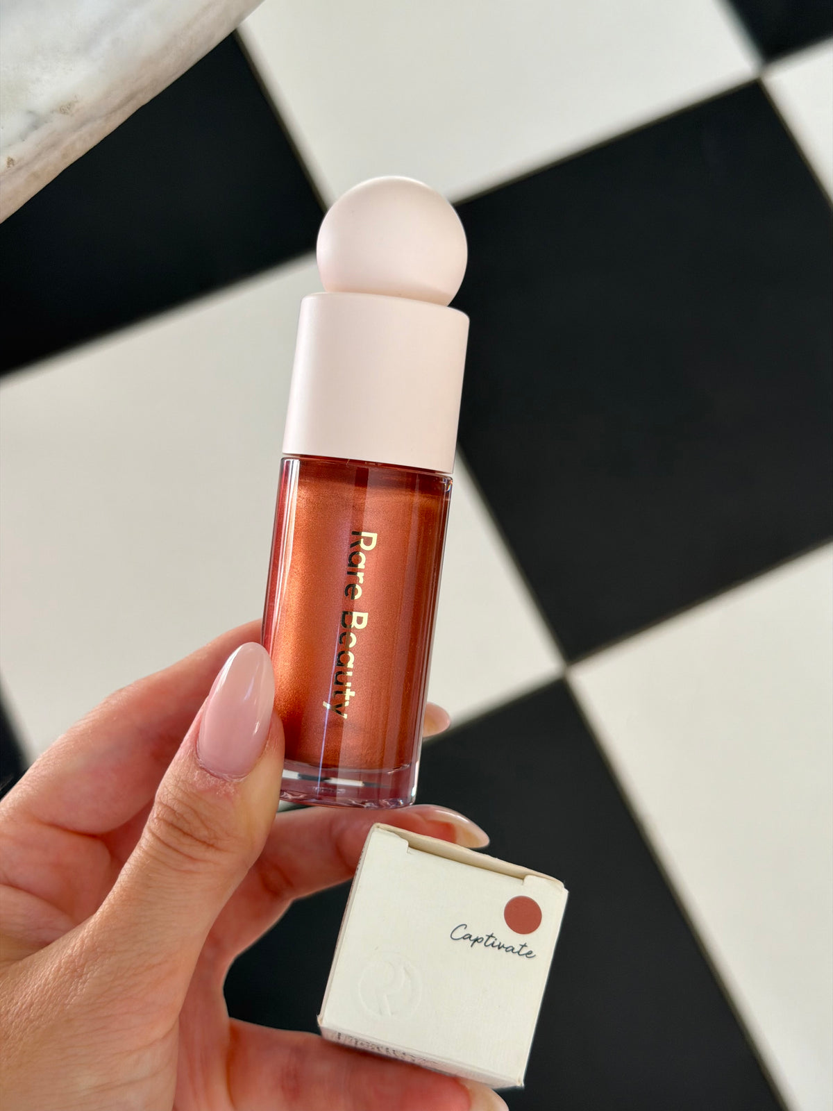 RARE BEAUTY Positive Light Liquid Luminizer - Captivate