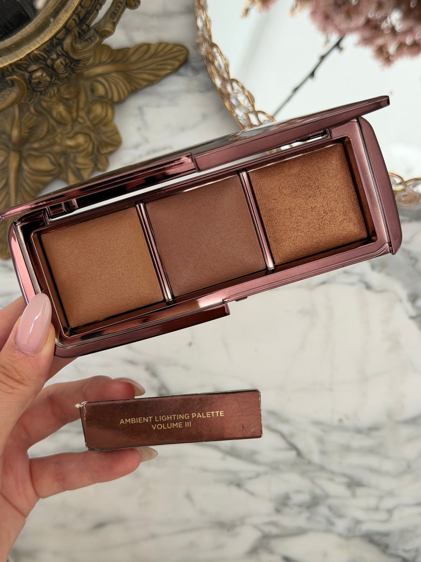 HOURGLASS Ambient Lighting Palette - Volume III