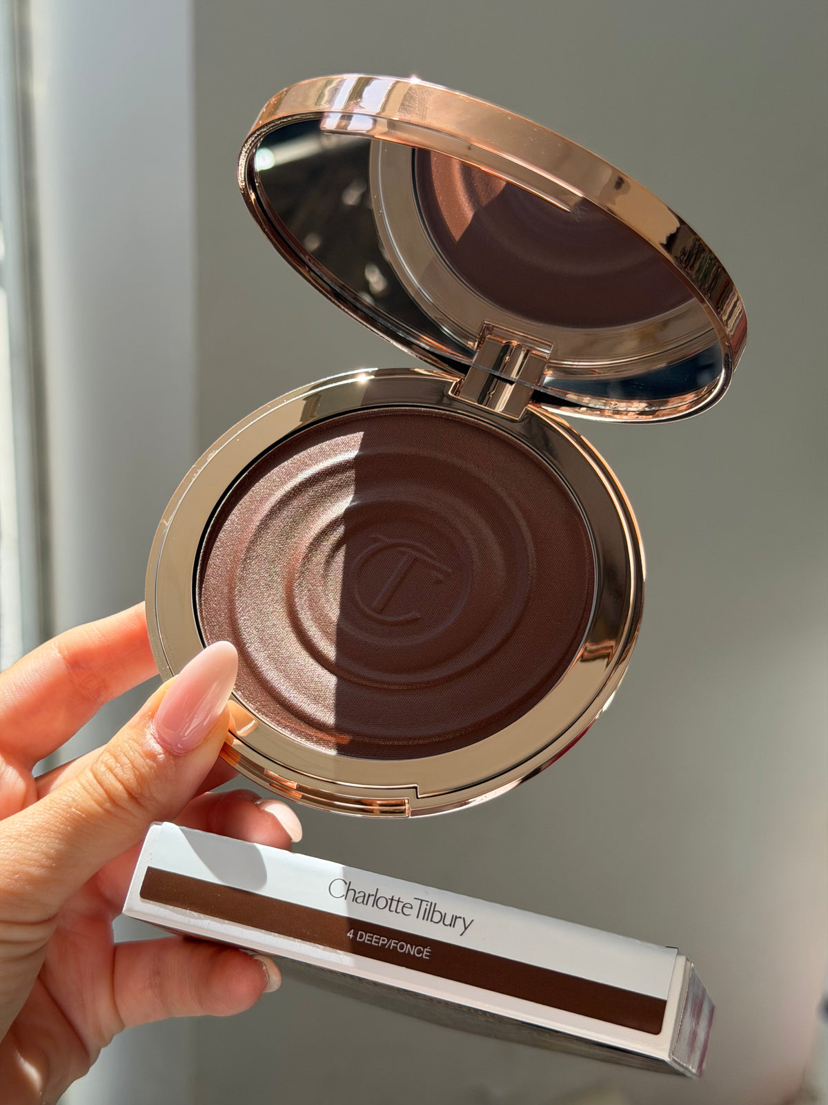 CHARLOTTE TILBURY Beautiful Skin Sun-Kissed Glow Bronzer (4)
Face & Body