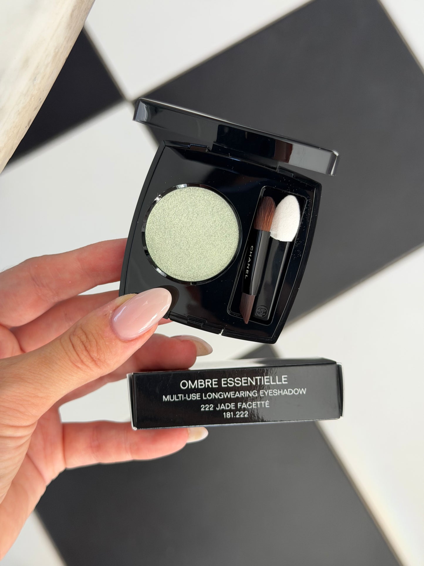 CHANEL Ombre Essentielle Multi-Use Longwearing Eyeshadow (222)