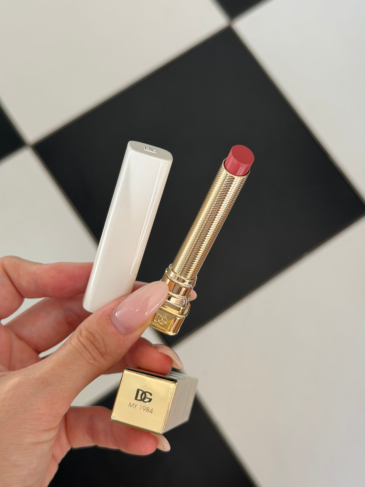 DOLCE&GABBANA My Juicy Sheer Lipstick - My 1984
Instant Shine & Hydration Lip Stylo