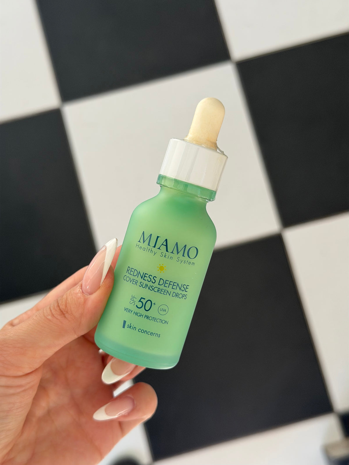MIAMO Redness Defense
Cover Sunscreen Drops SPF50+