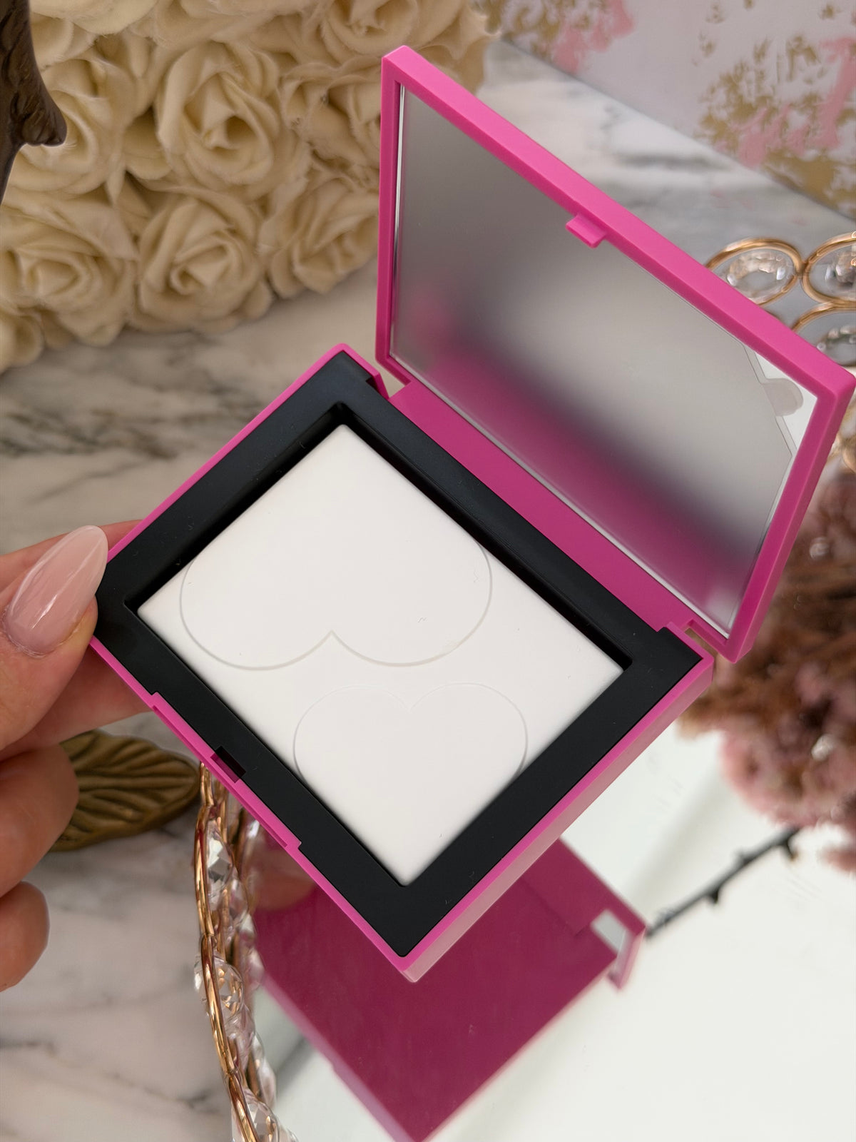 NARS Light Reflecting™ Setting Powder - Limited Edition Pink With Heart Motifs