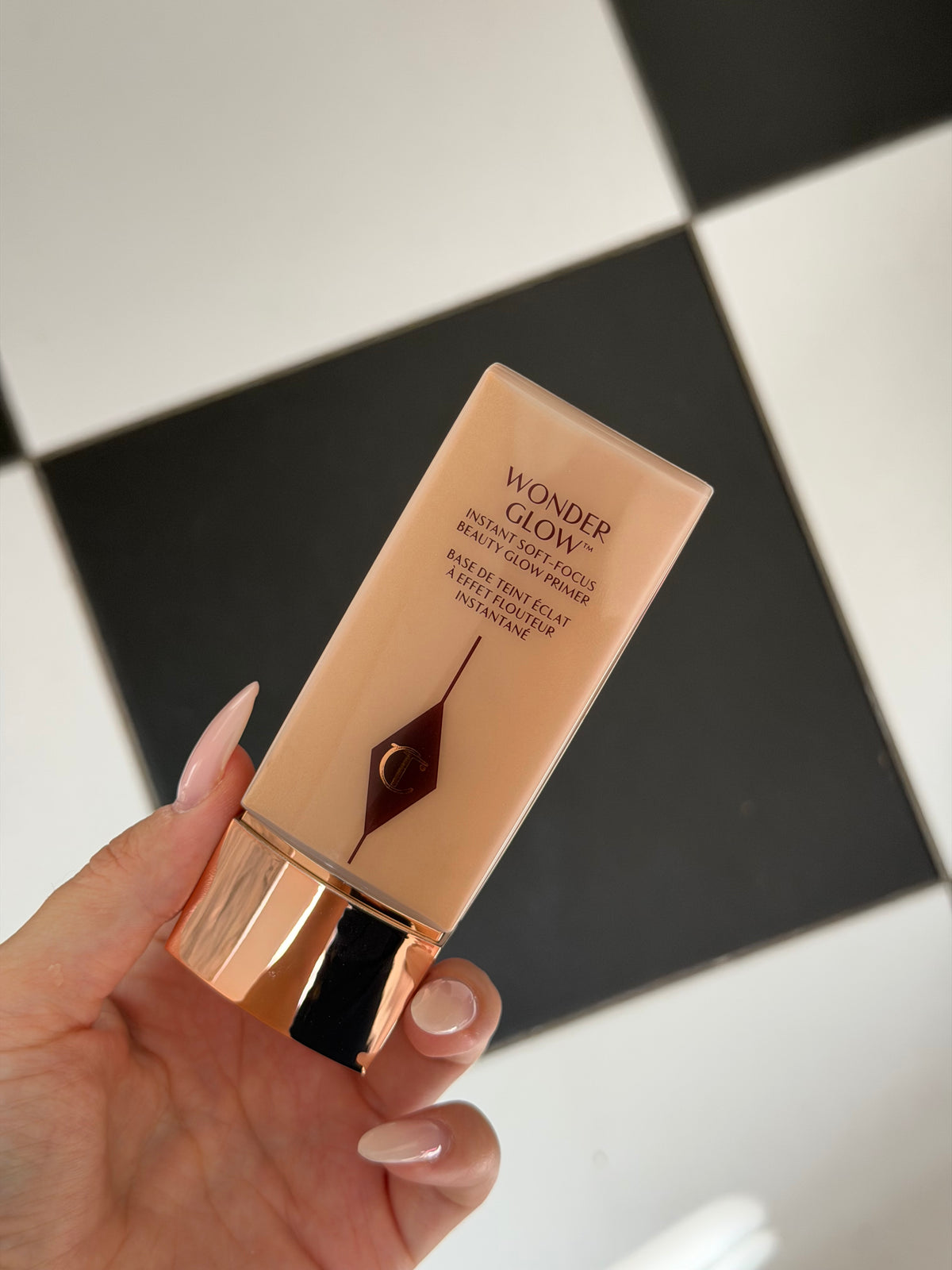 CHARLOTTE TILBURY
WonderGlow Primer
Instant Soft-Focus Beauty Glow